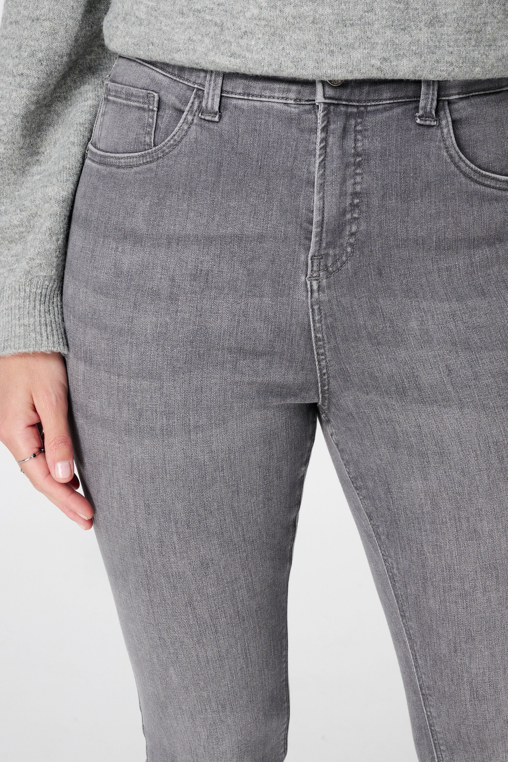 Skinny leg high waist jeans CHERRY image number 4