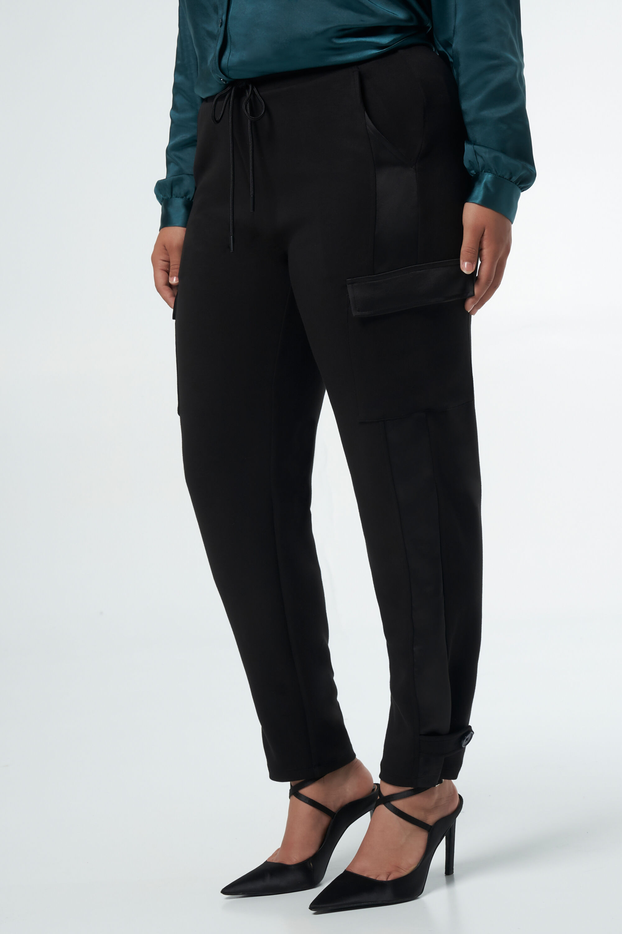 Cargobroek met details image number 5