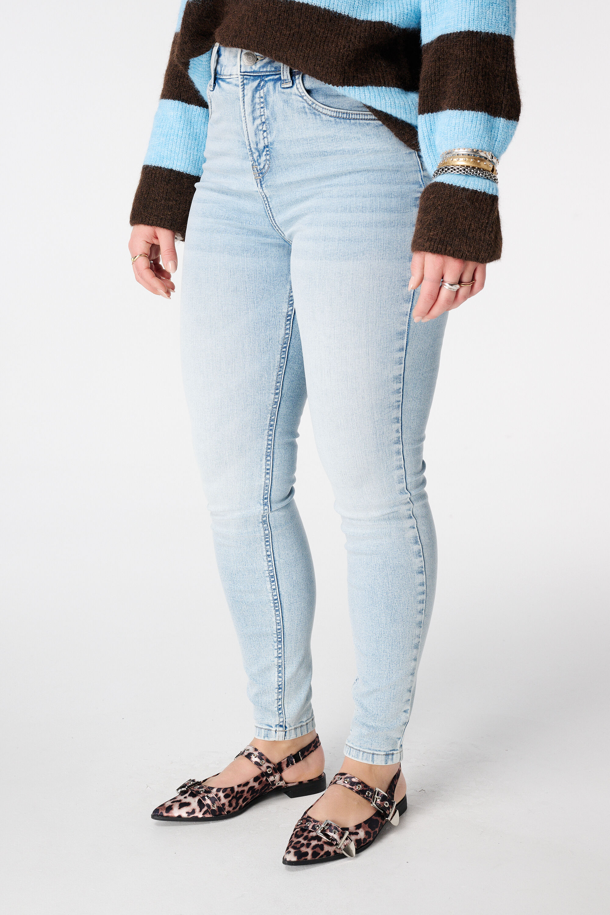 Skinny leg jeans CHERRY image number 5