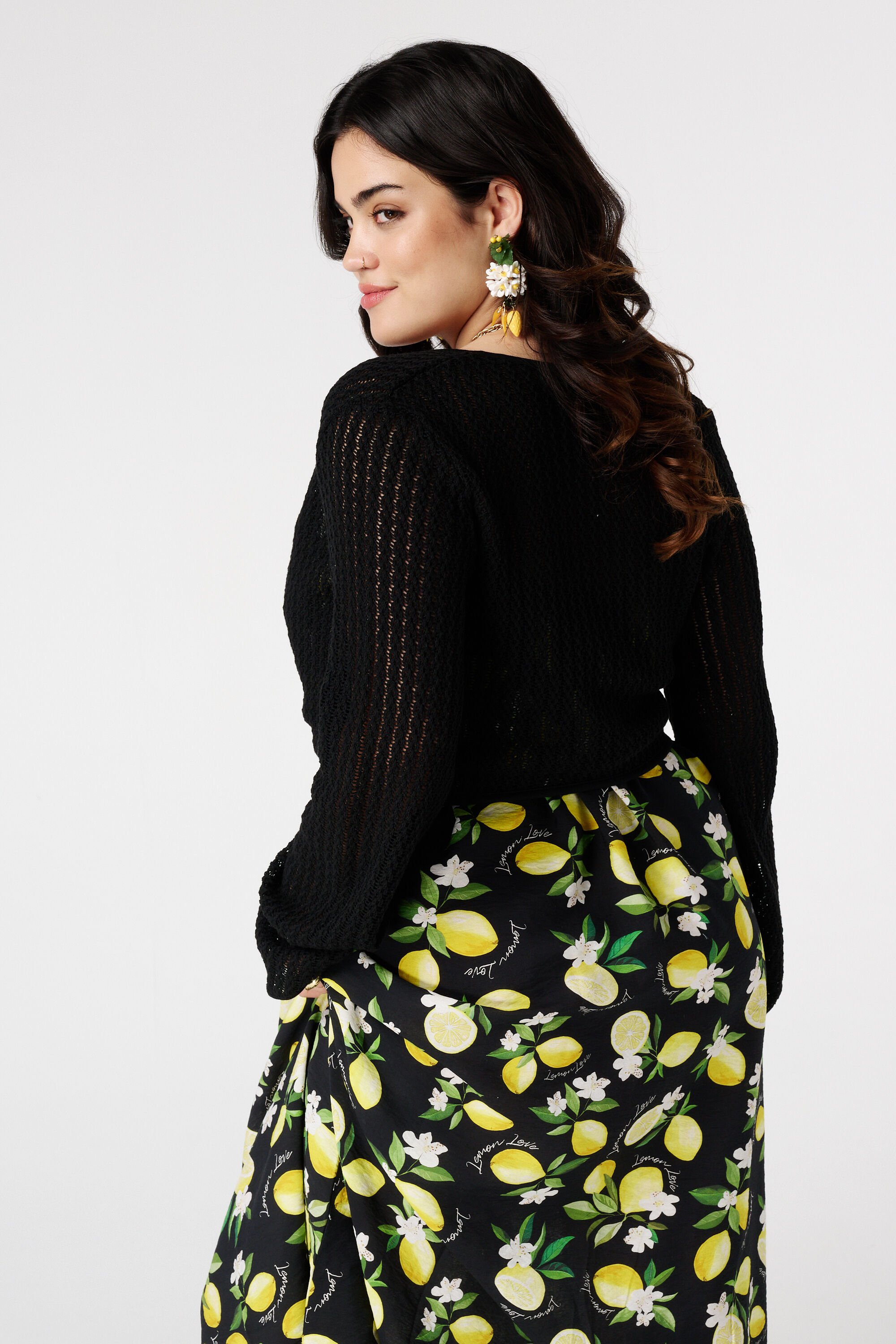 Gebreid vestje met knoopdetail image number 3