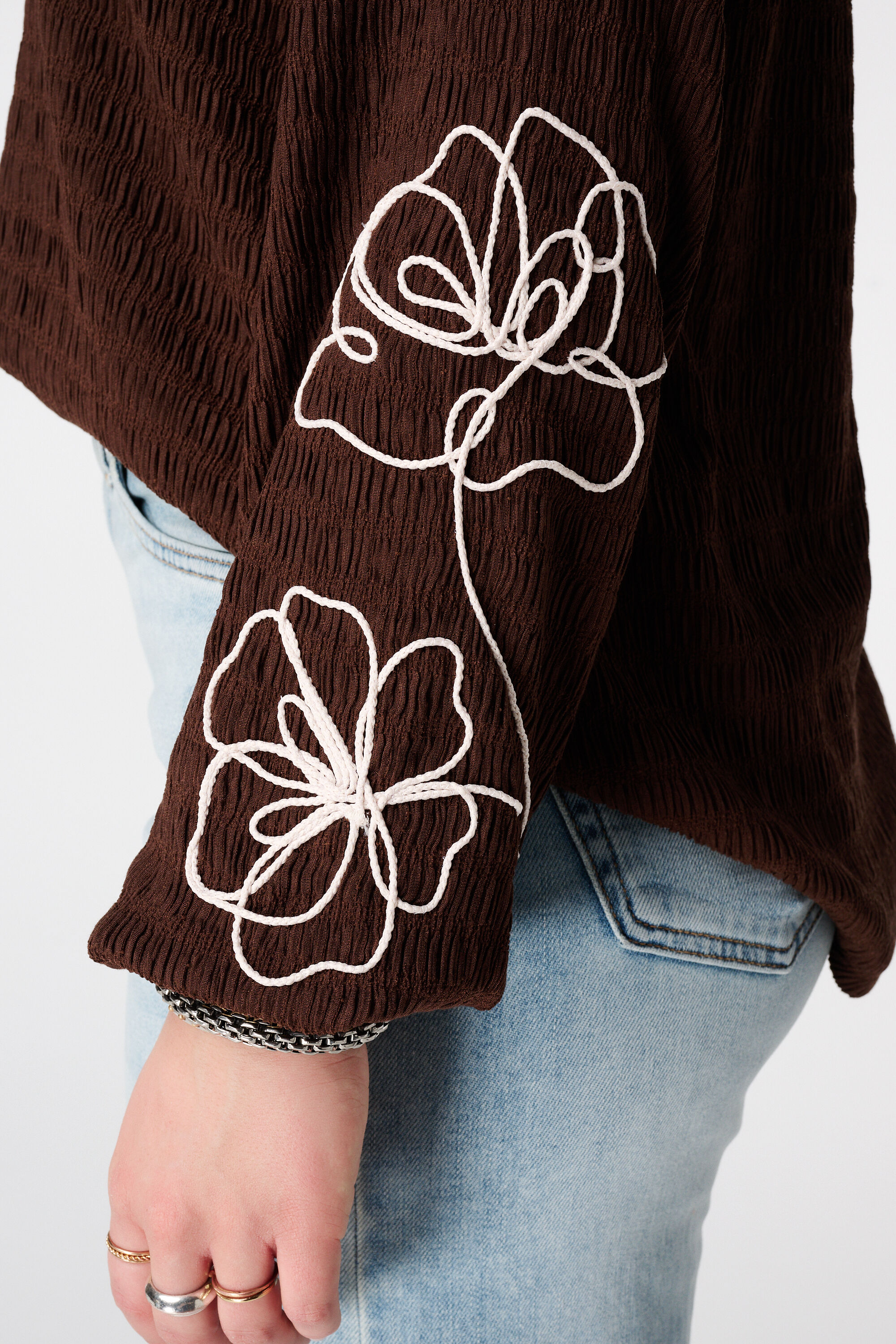 Blouse met embroidery  image number 6