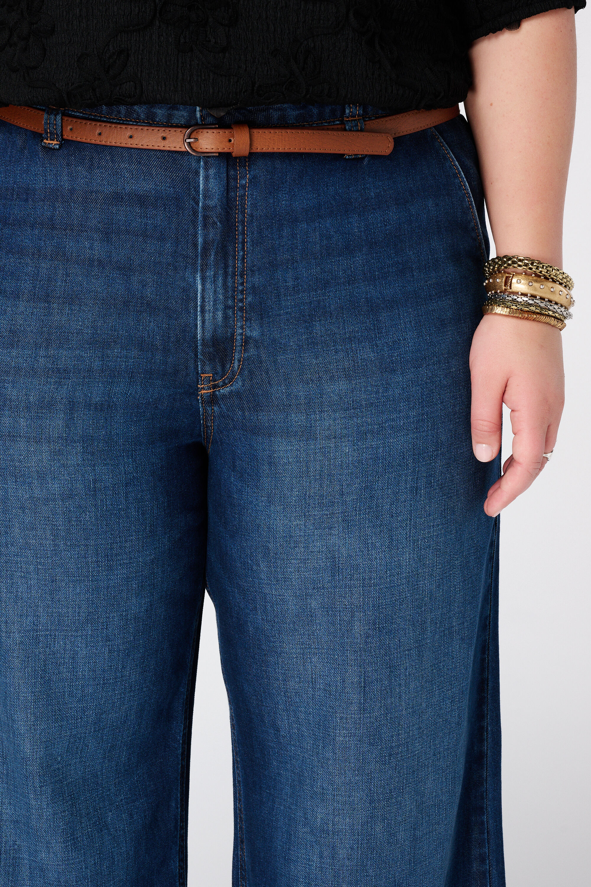 Wide leg jeans met ceintuur image number 4