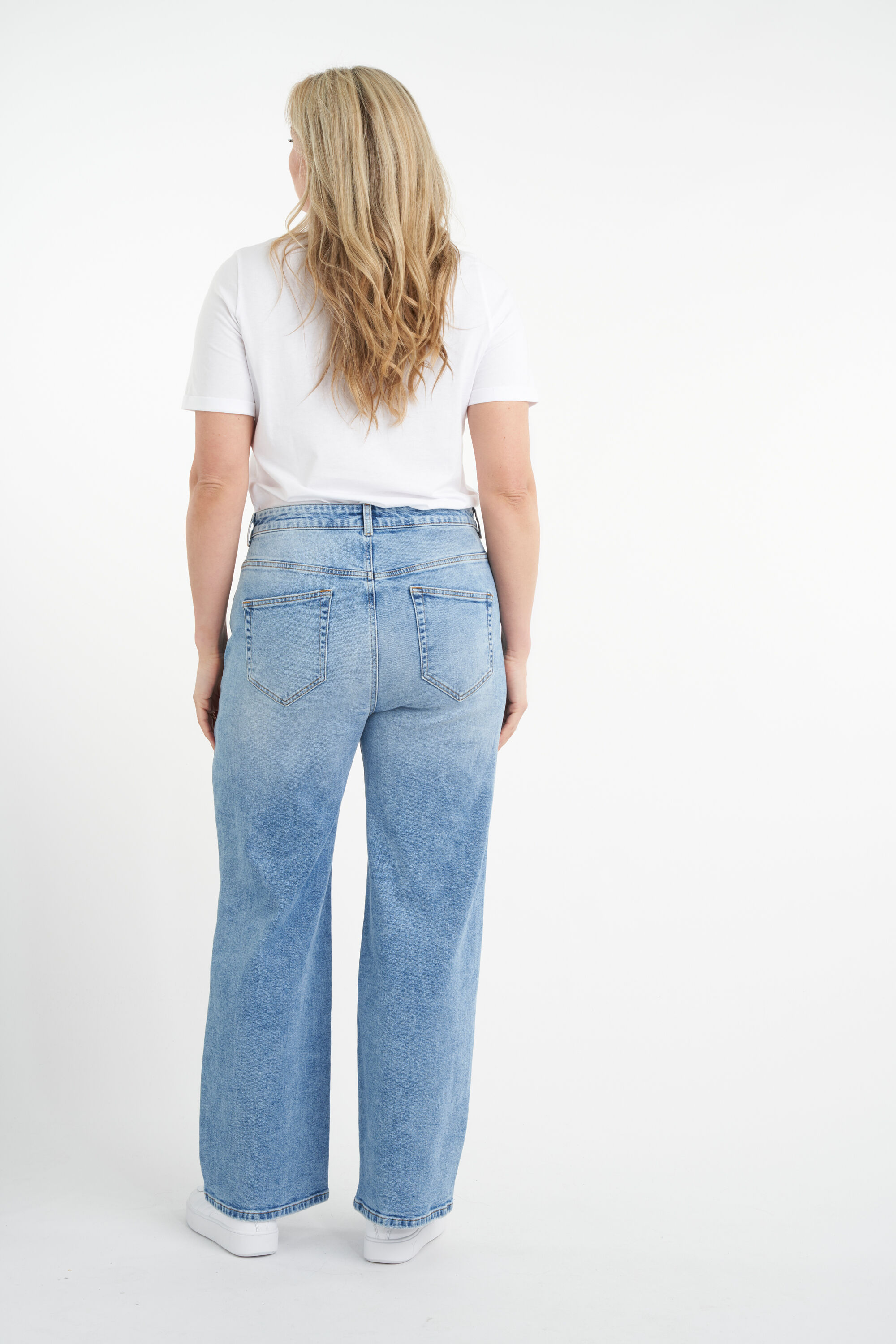 High waist jeans met wijde pijpen image number 3