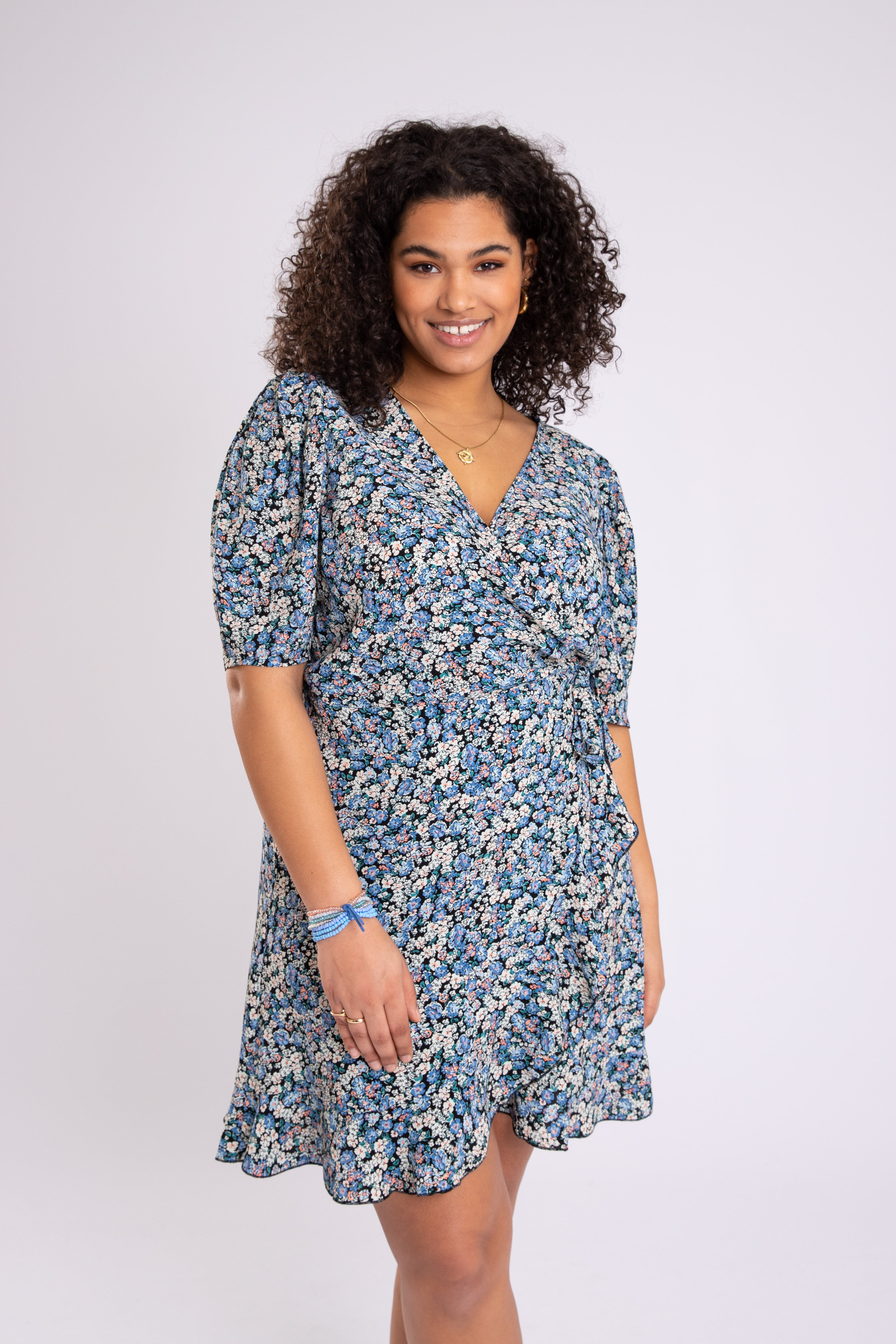 Overslagjurk met pofmouw image number 6