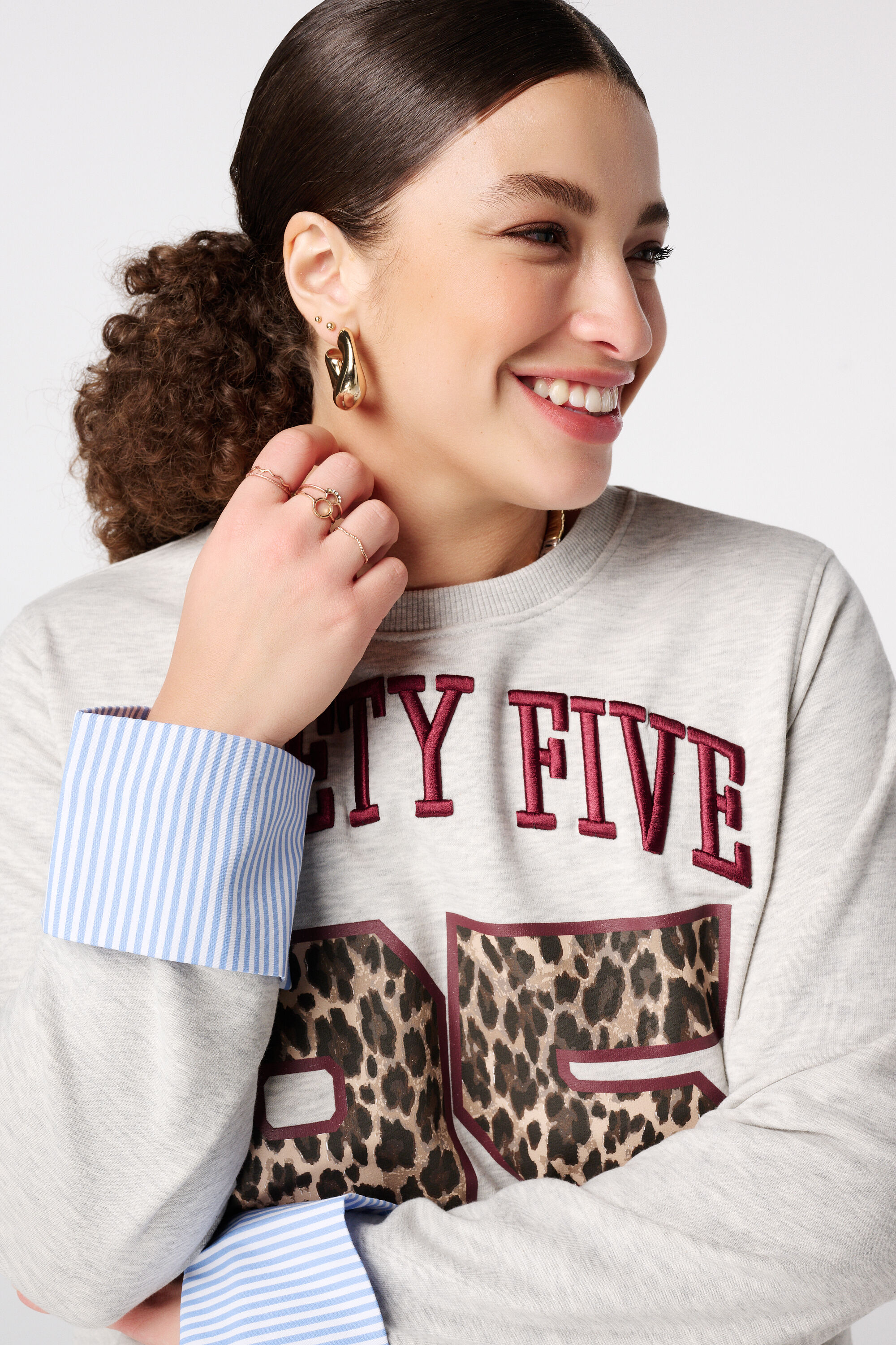 Sweater met blouse details image number 4