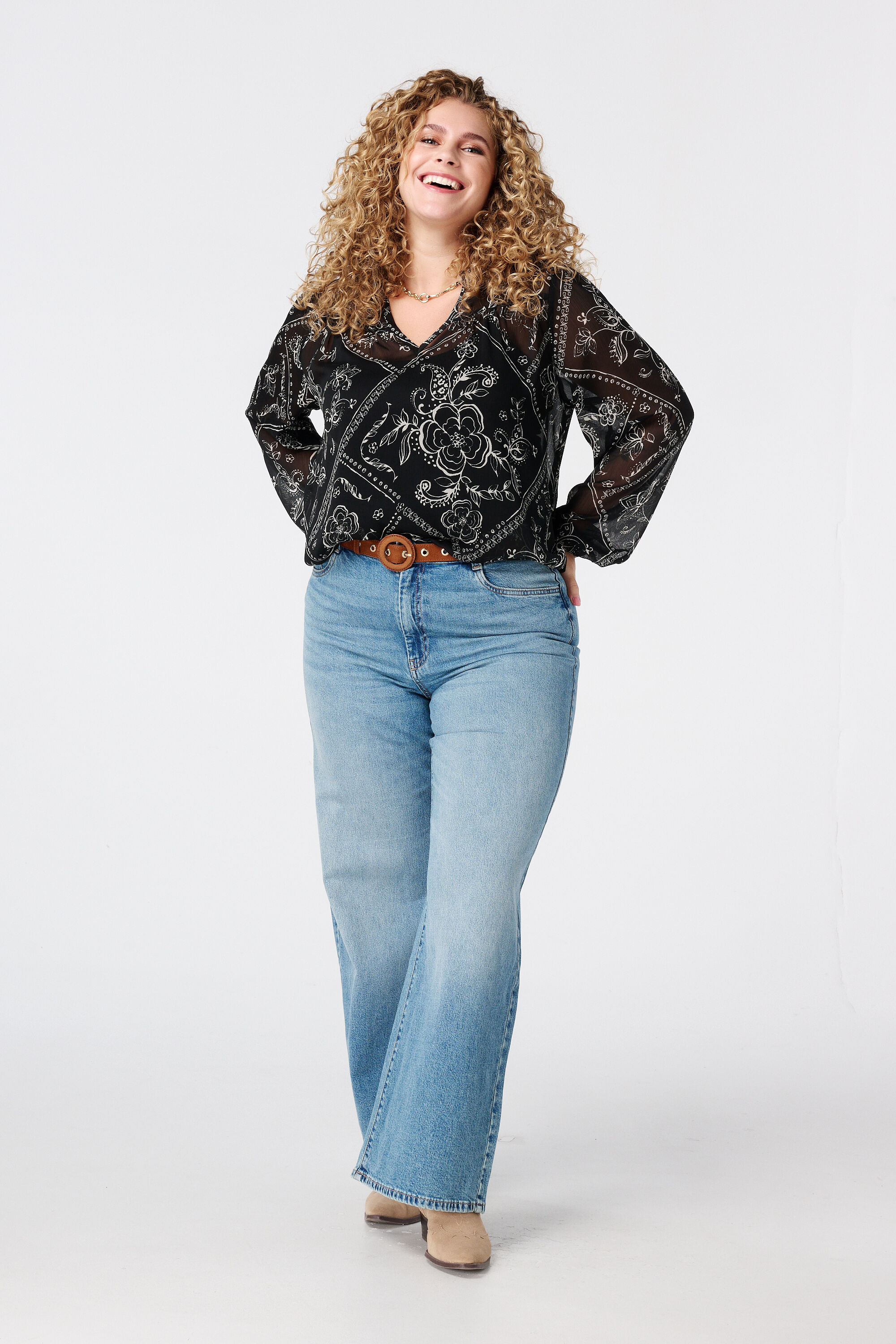 Sheer blouse met print image number 5