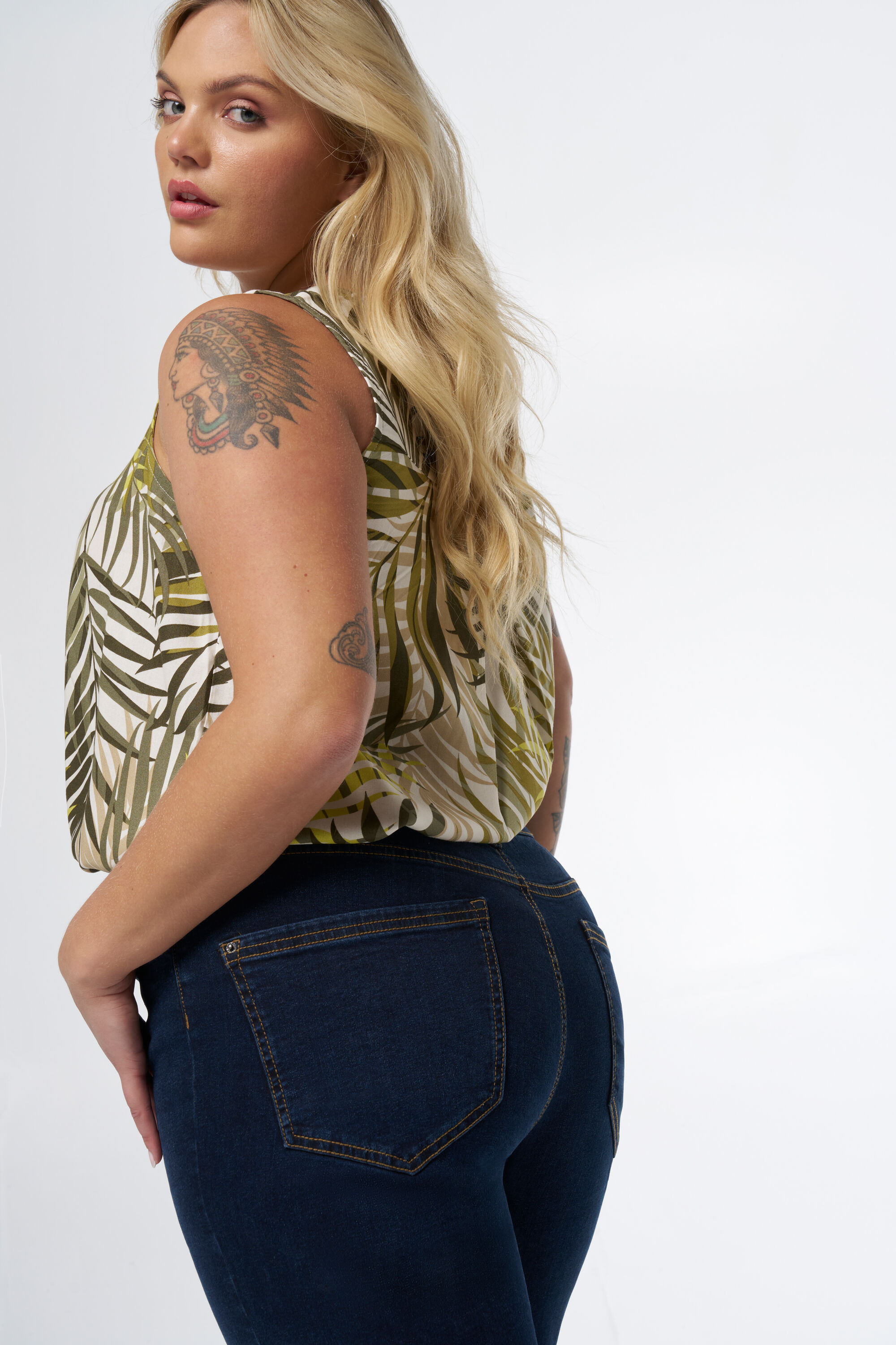 Straight leg jeans LILY image number 4