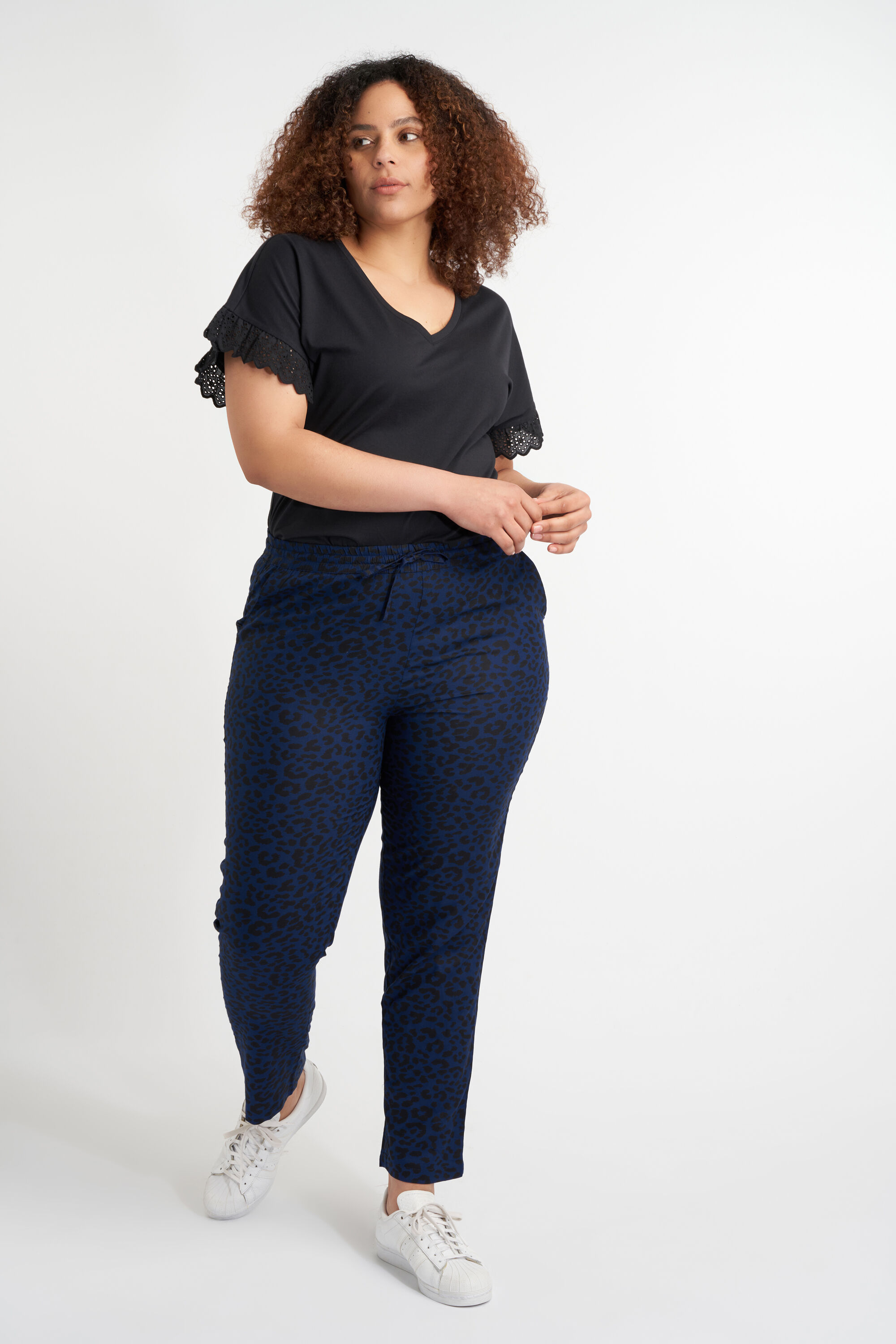 Losvallende broek image number 4