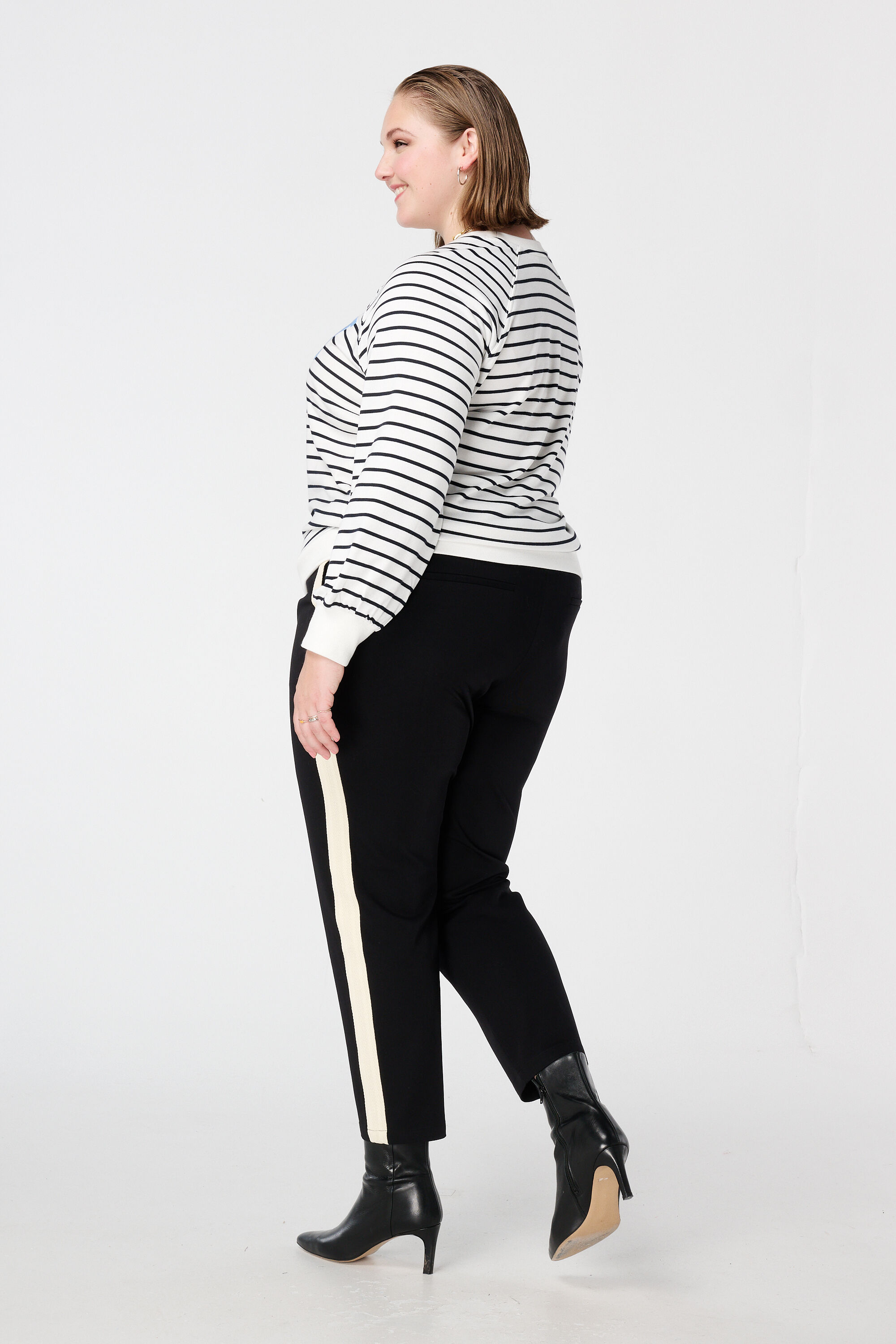 Tapered fit broek met contraststreep image number 3