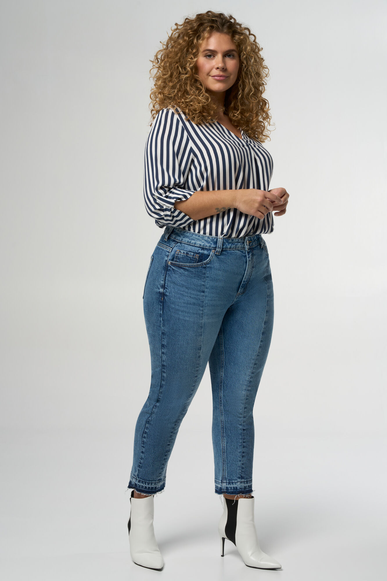 Tweekleurige straight leg jeans image number 6