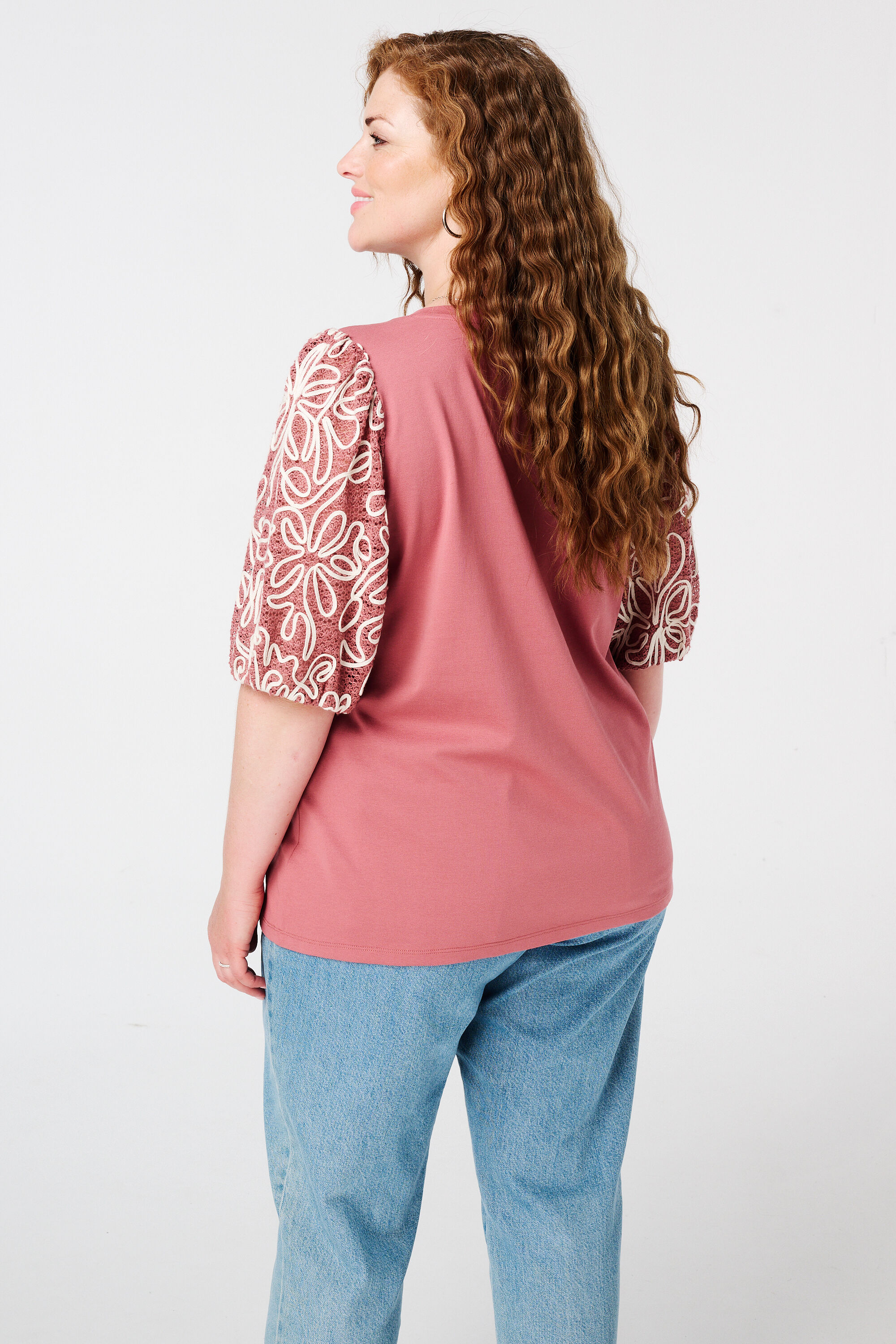 T-shirt met geborduurde mouwen image number 3