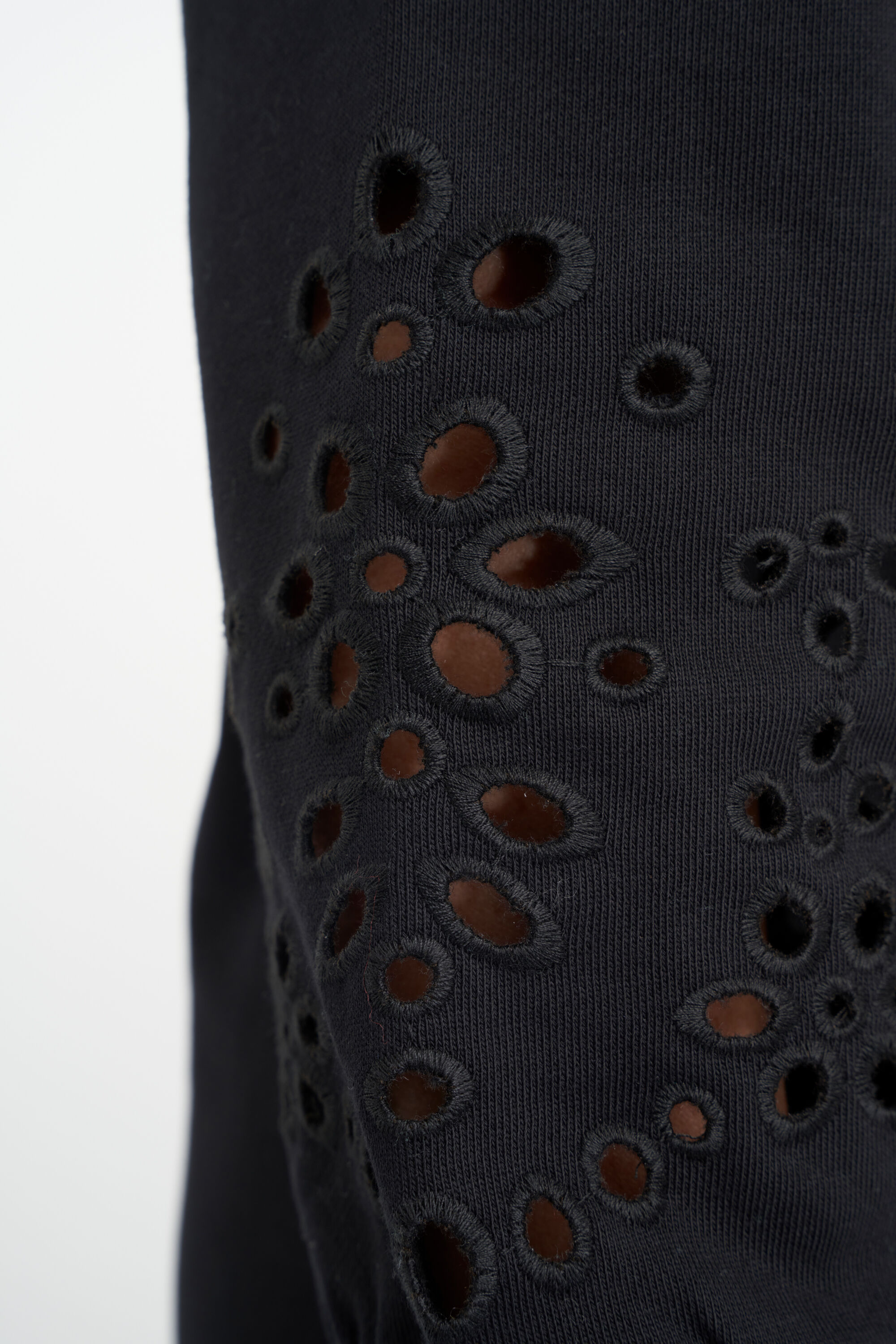 Trui met broderie anglaise  image number 6