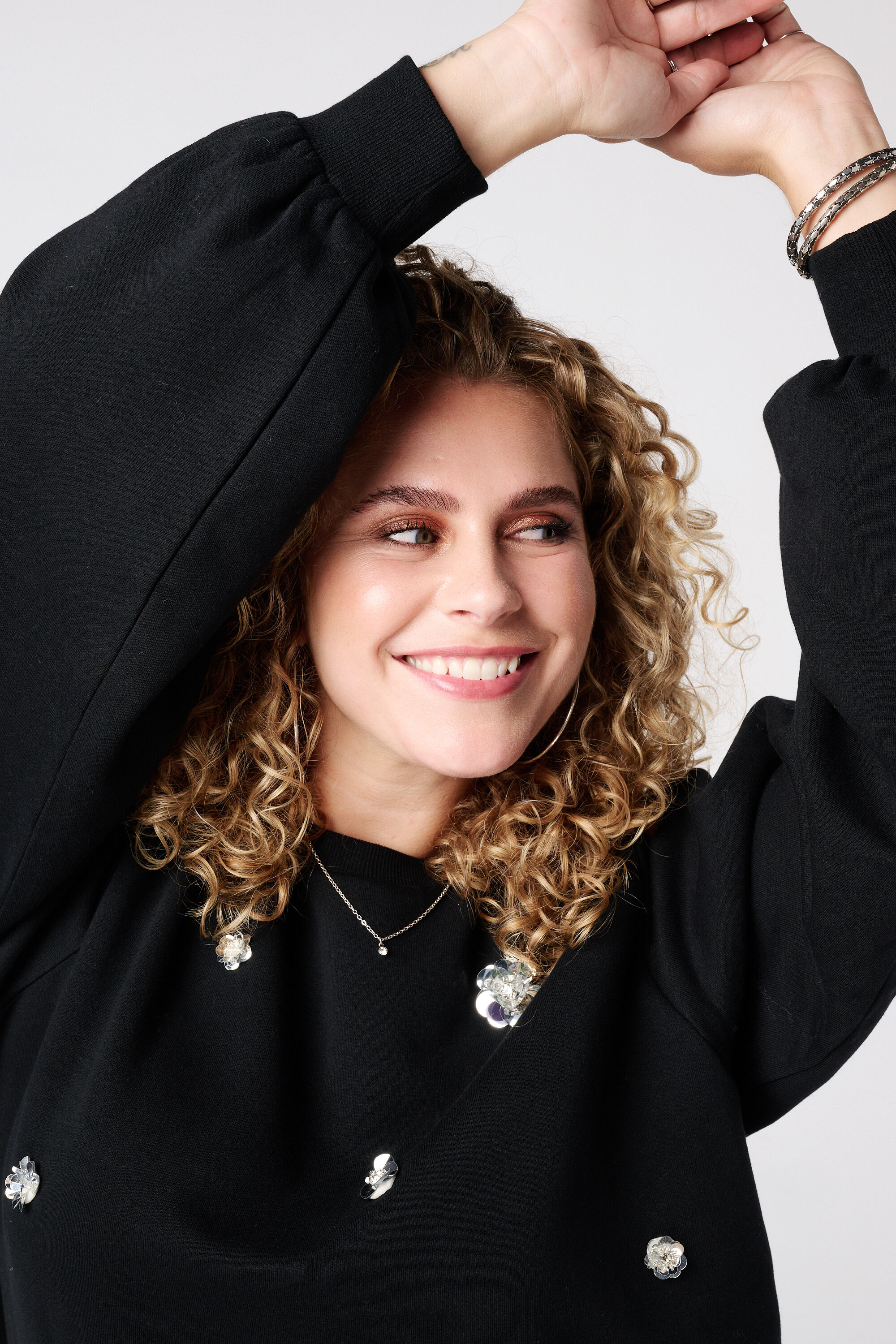 Sweater met 3D bloemen image number 4