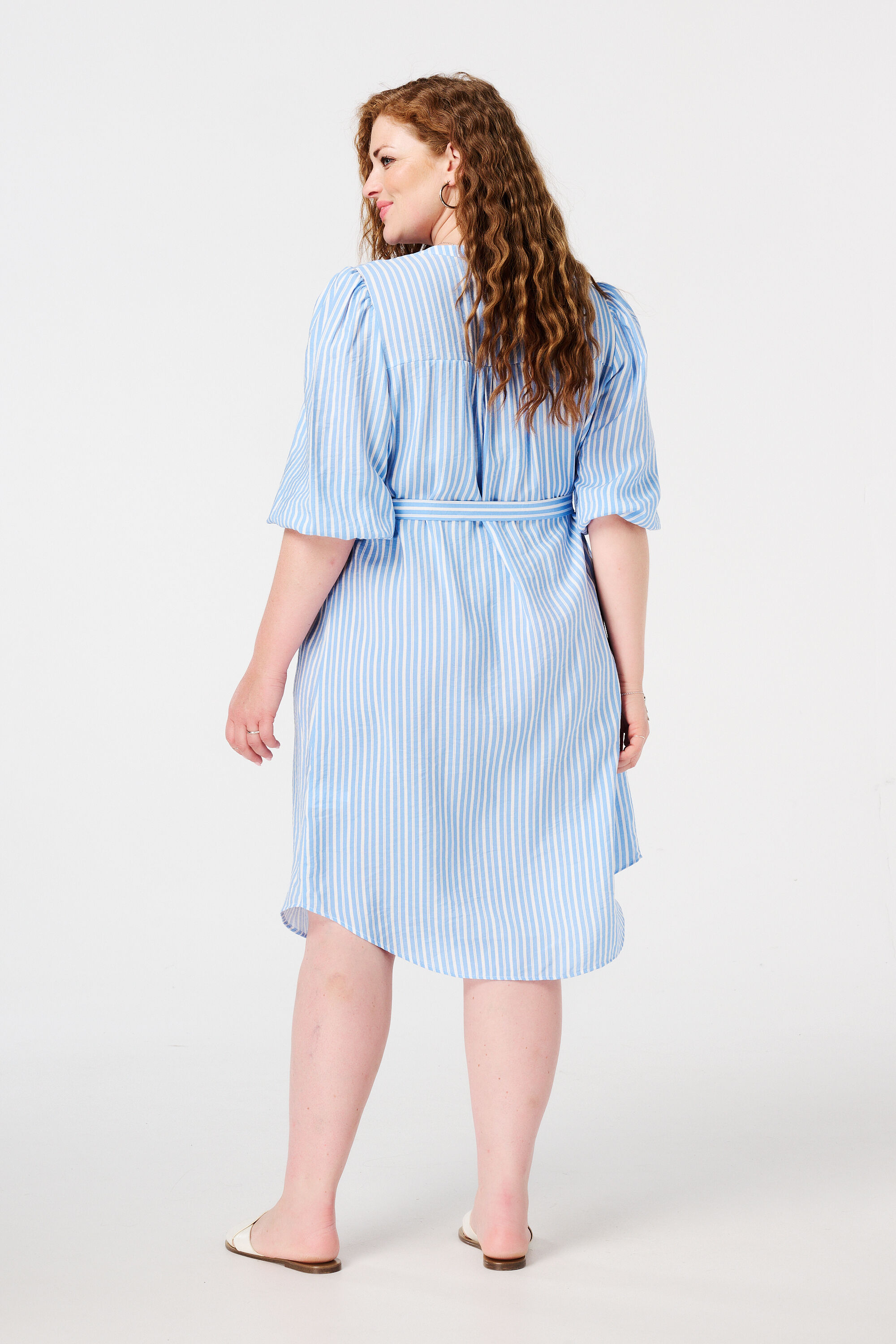 Gestreepte midi jurk met ceintuur image number 3