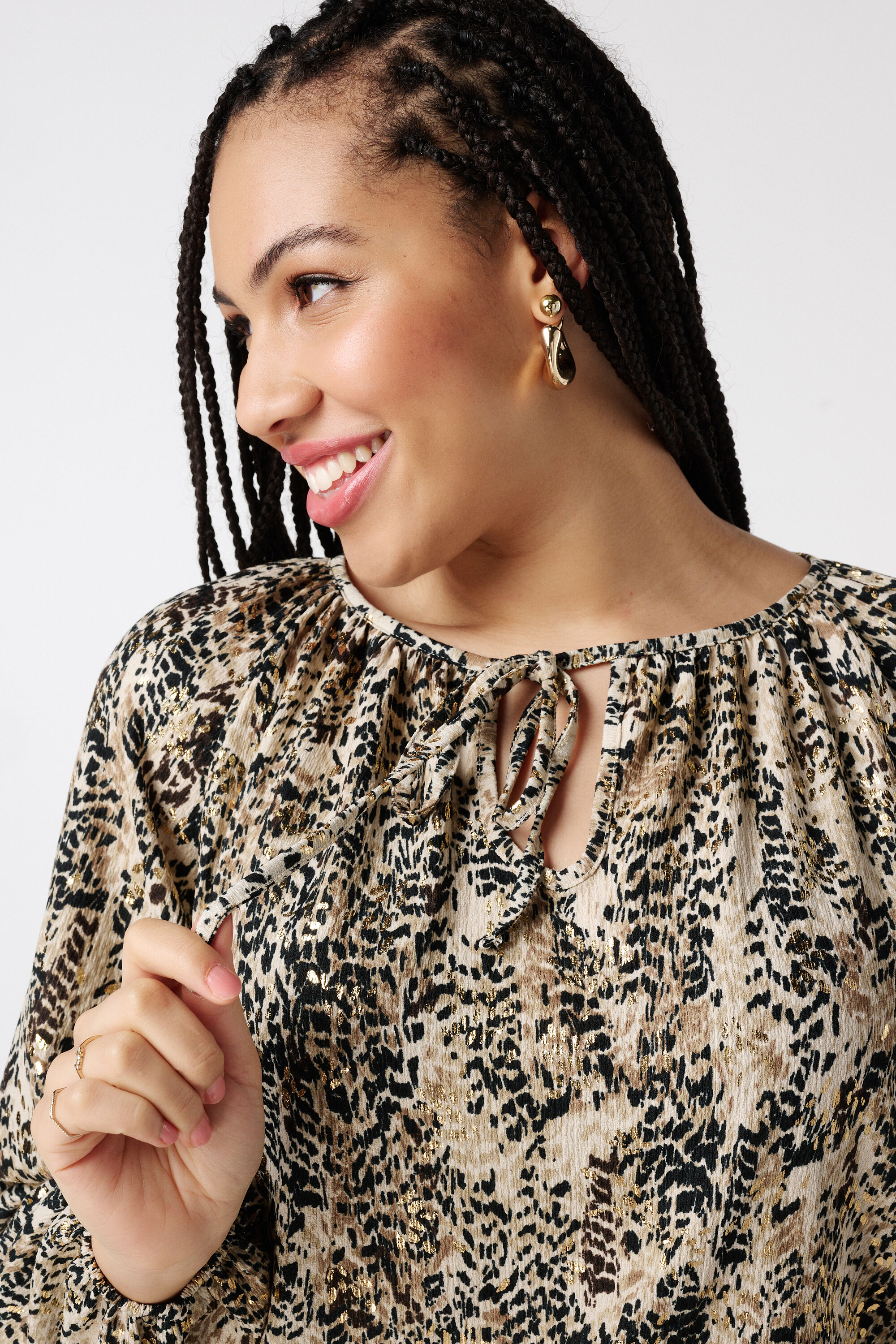 Top met metallic details image number 4