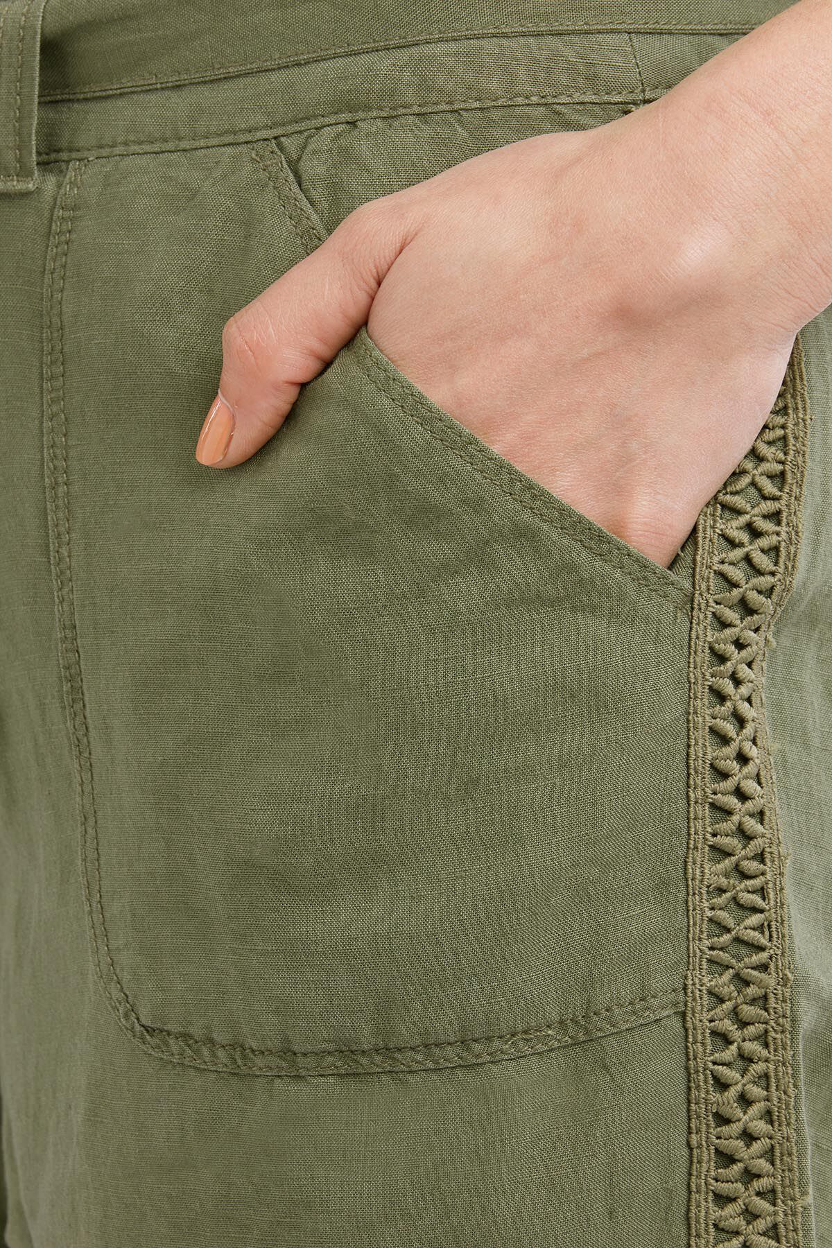 Short in linnenmix met borduursel image number 5