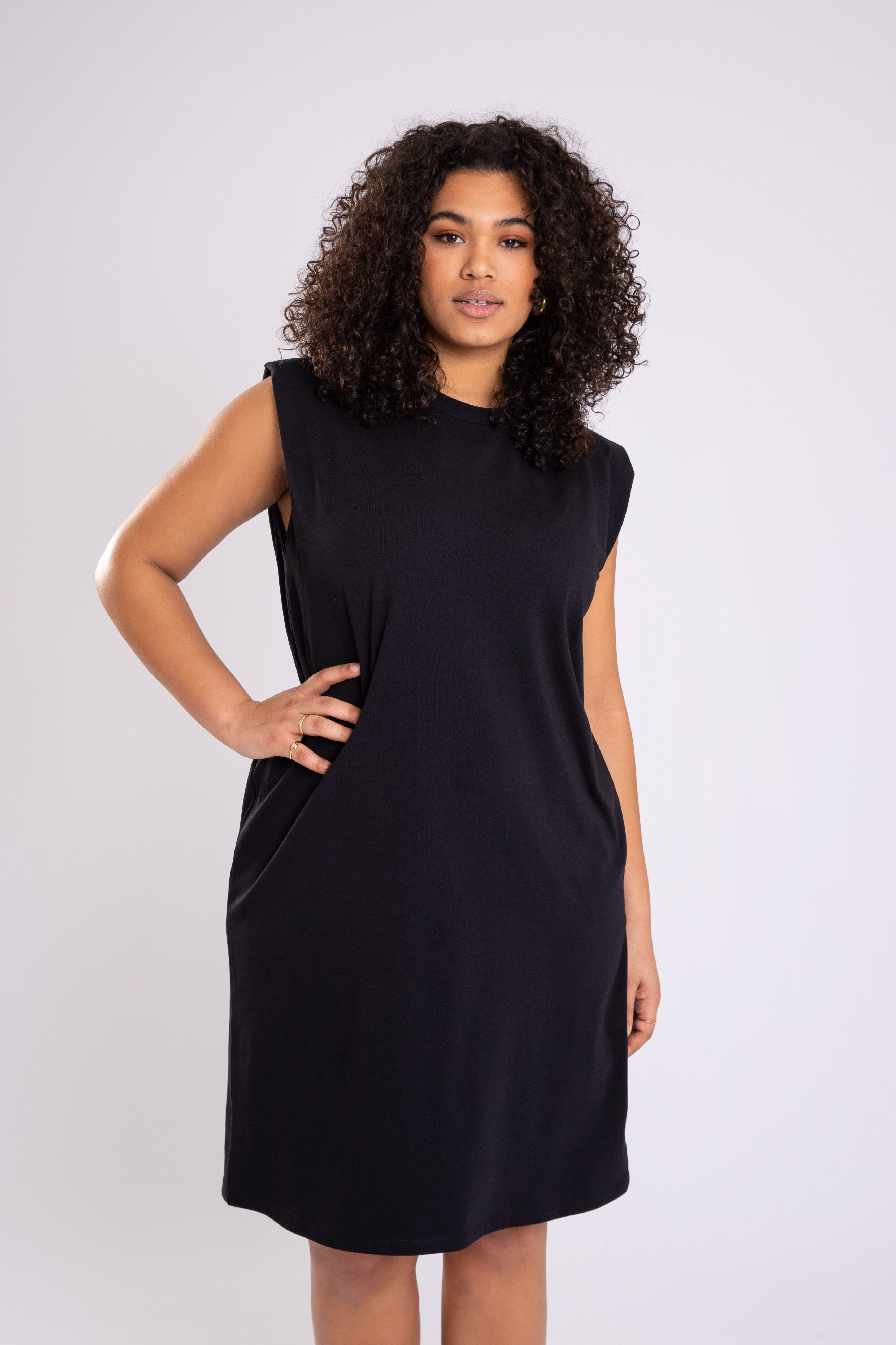 Jurk met schoudervulling image number 5