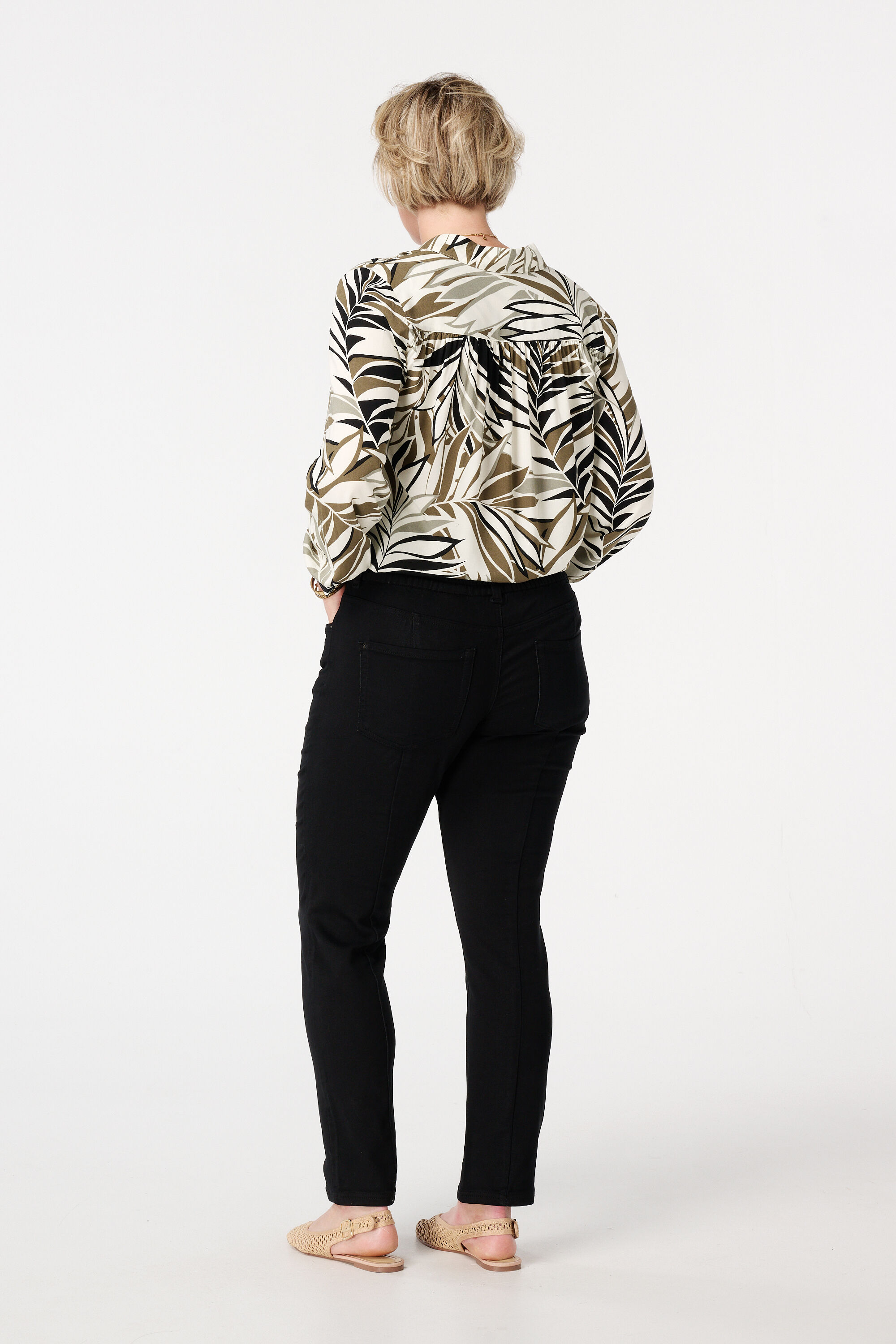 Straight leg jeans met elastische taille image number 3