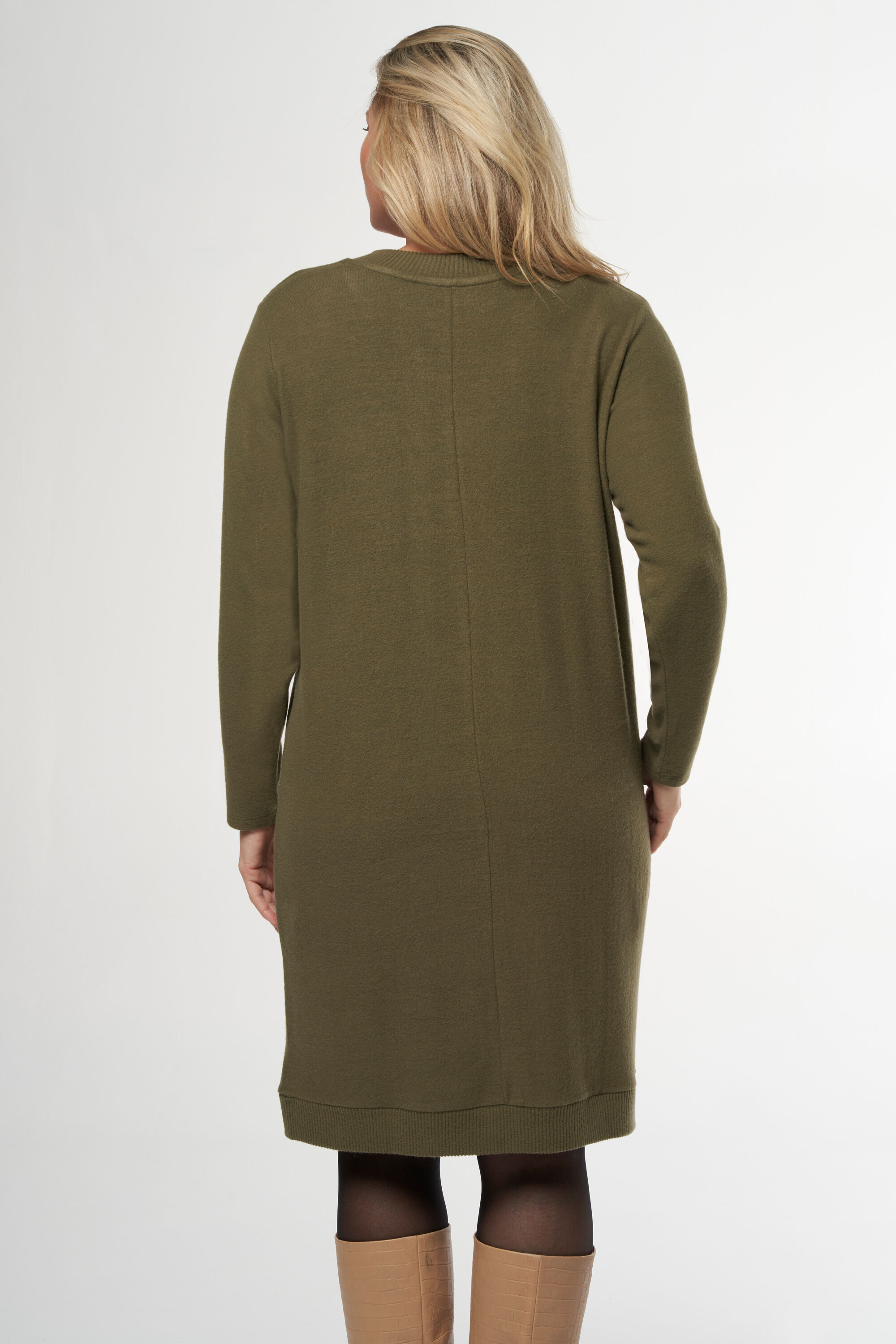 Ruimvallende jurk met zachte stof image number 3