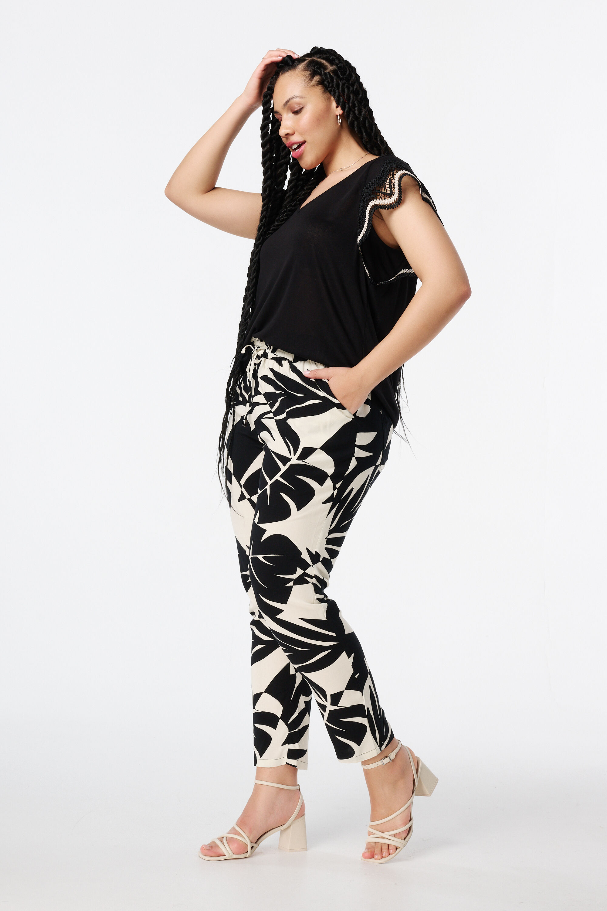 T-shirt met gehaakte details image number 5