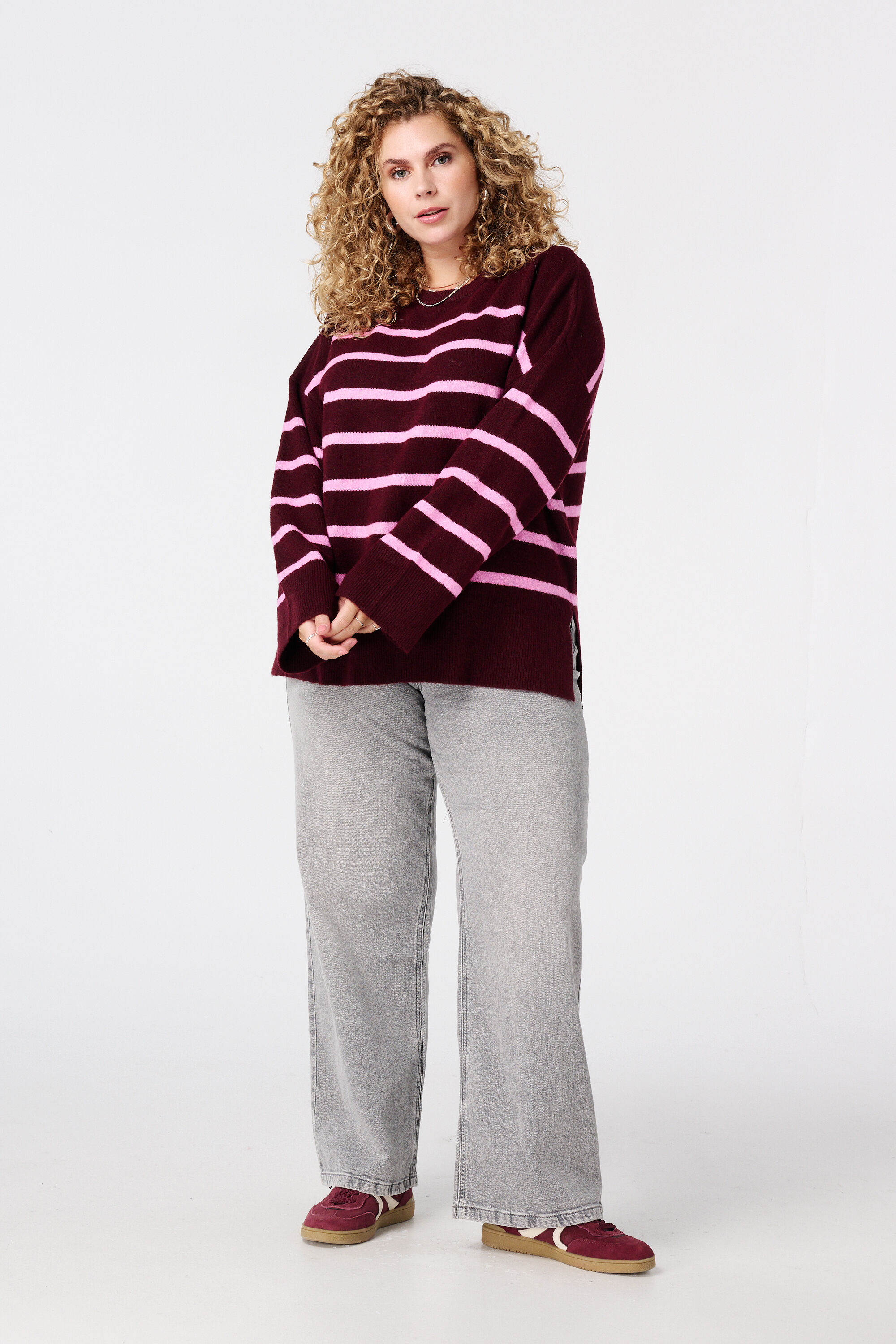 Gebreide trui met strepen en split image number 5