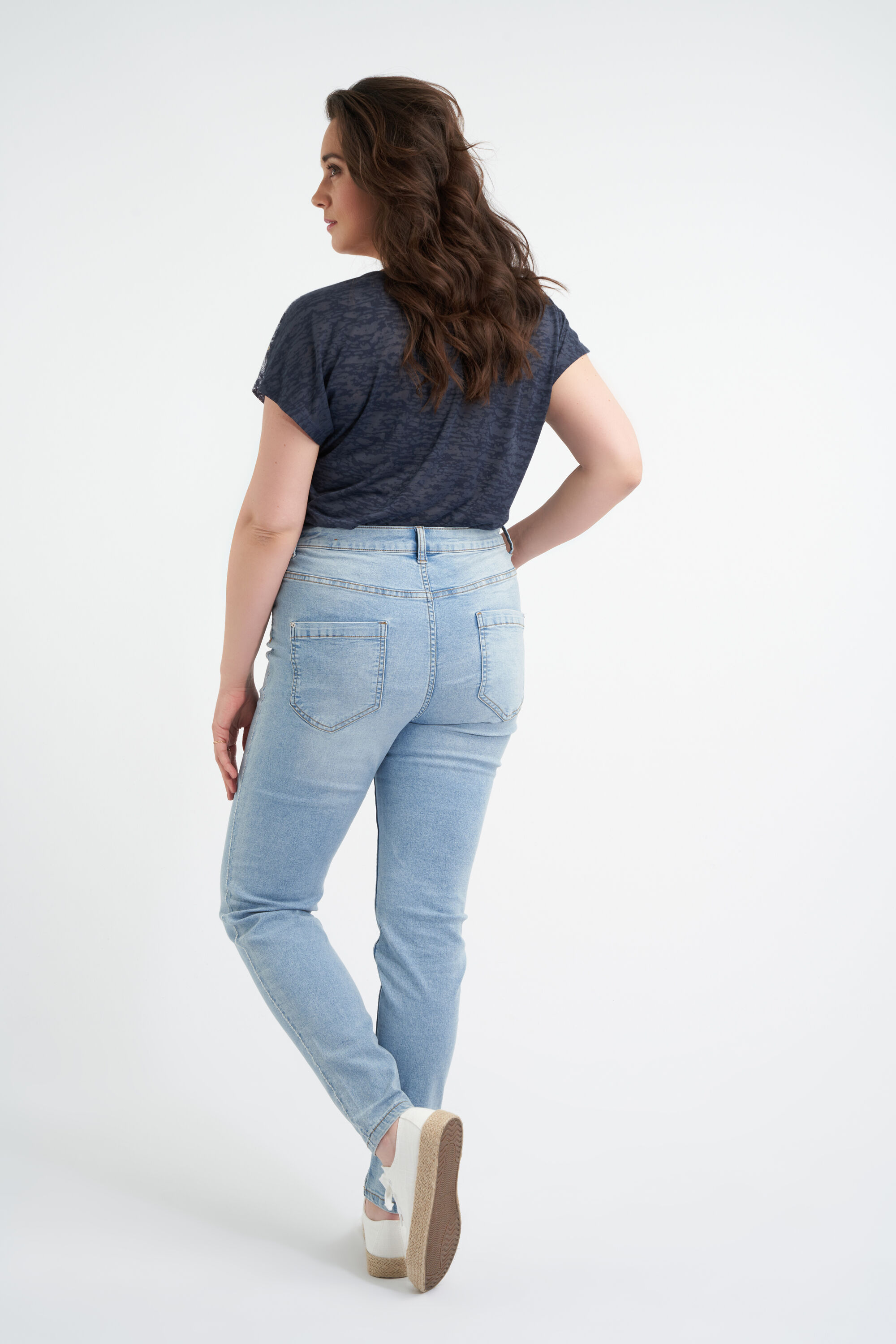 Jeans met zijdetail image number 3