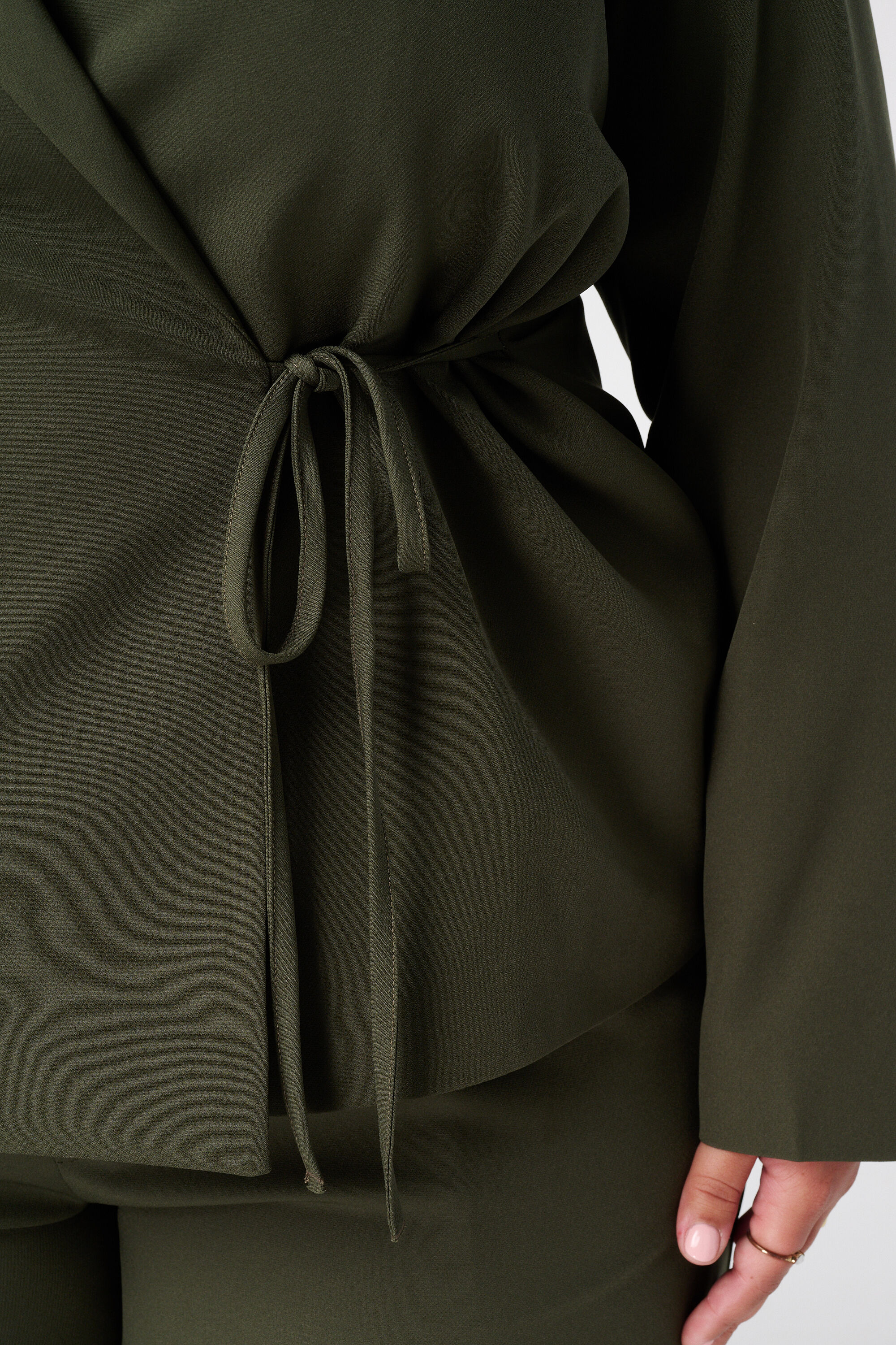 Overslag blazer met strikceintuur image number 6