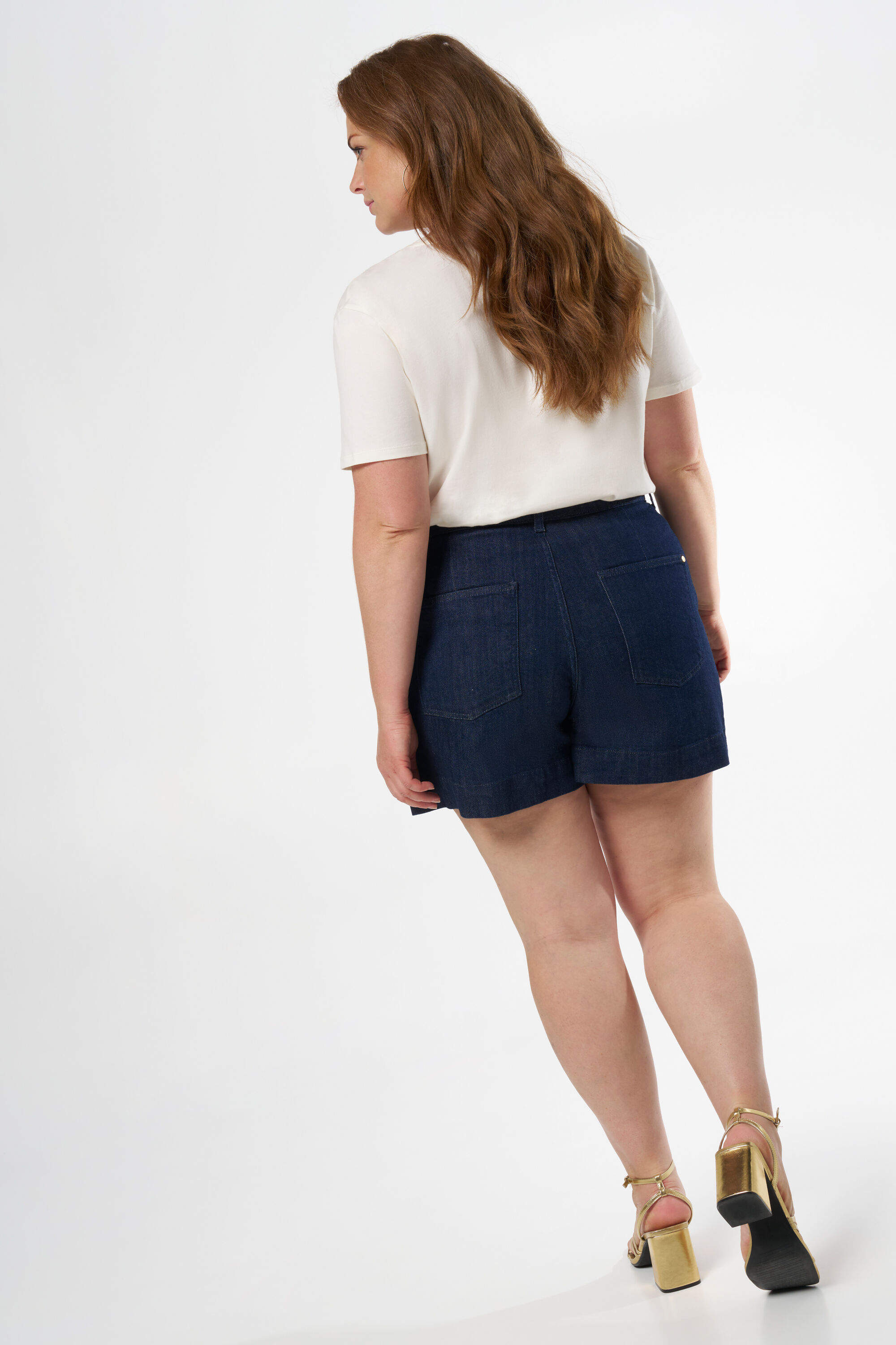 Short met gouden knopen image number 3