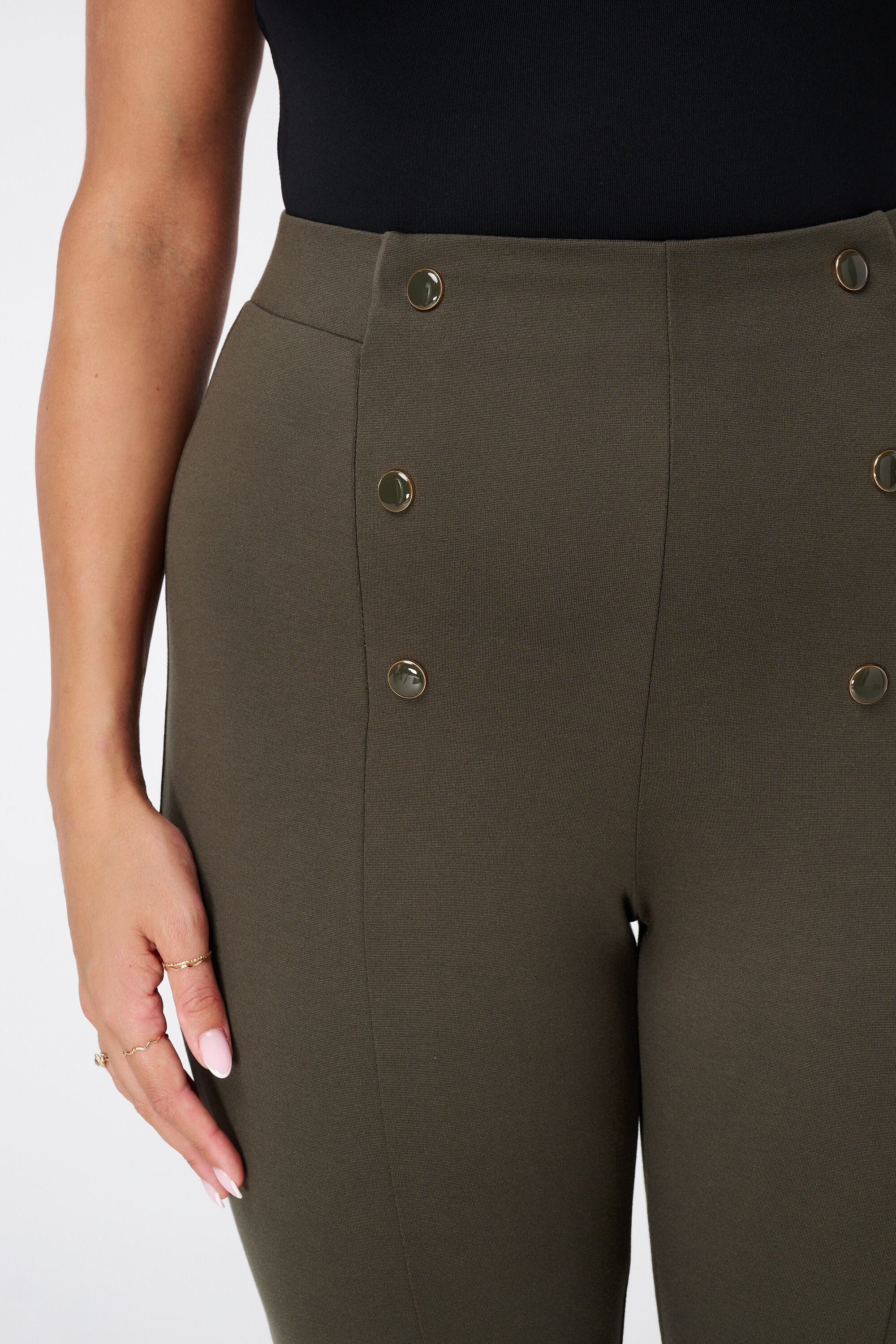 Tregging met sierknopen image number 4