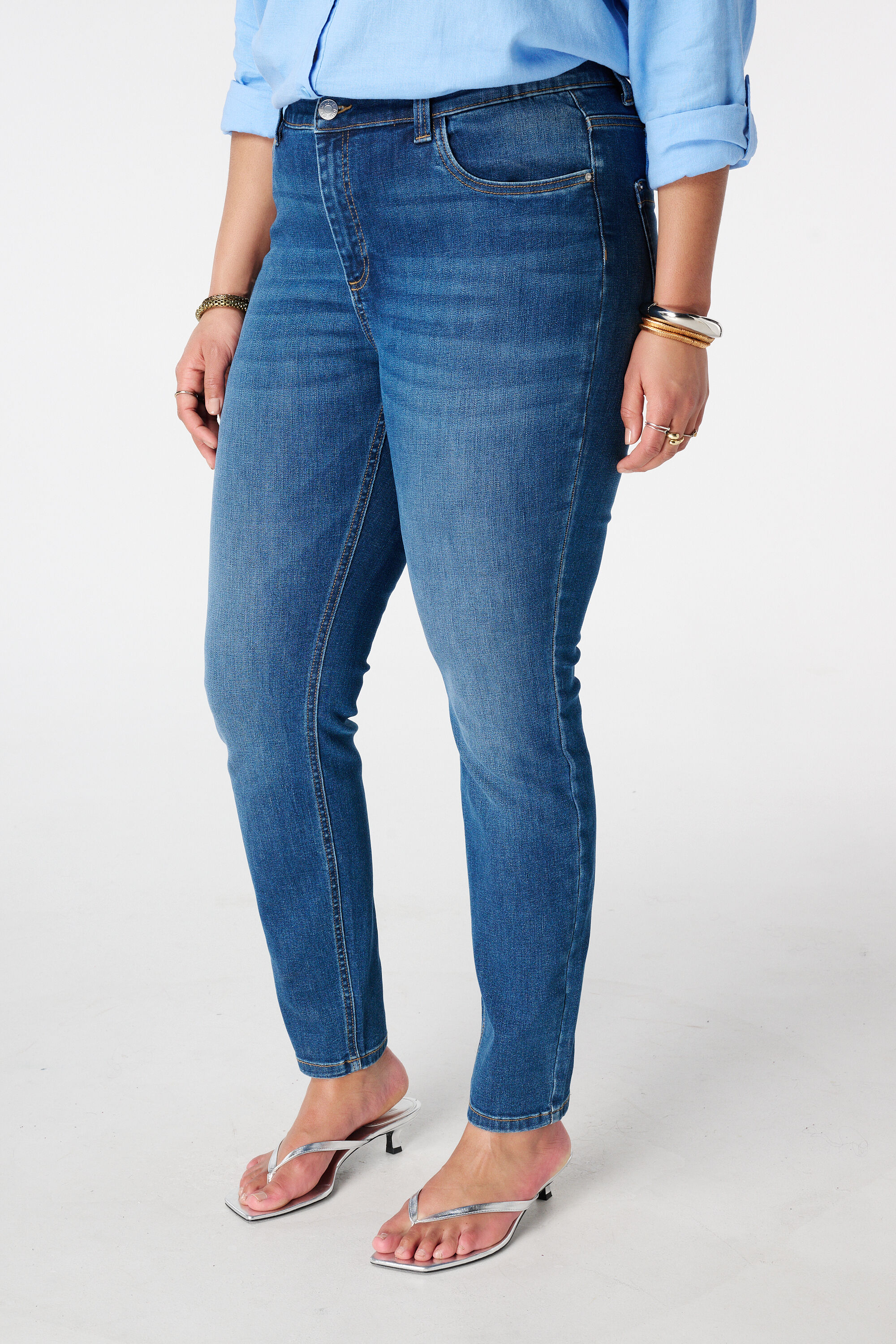 Slim leg jeans IRIS image number 5