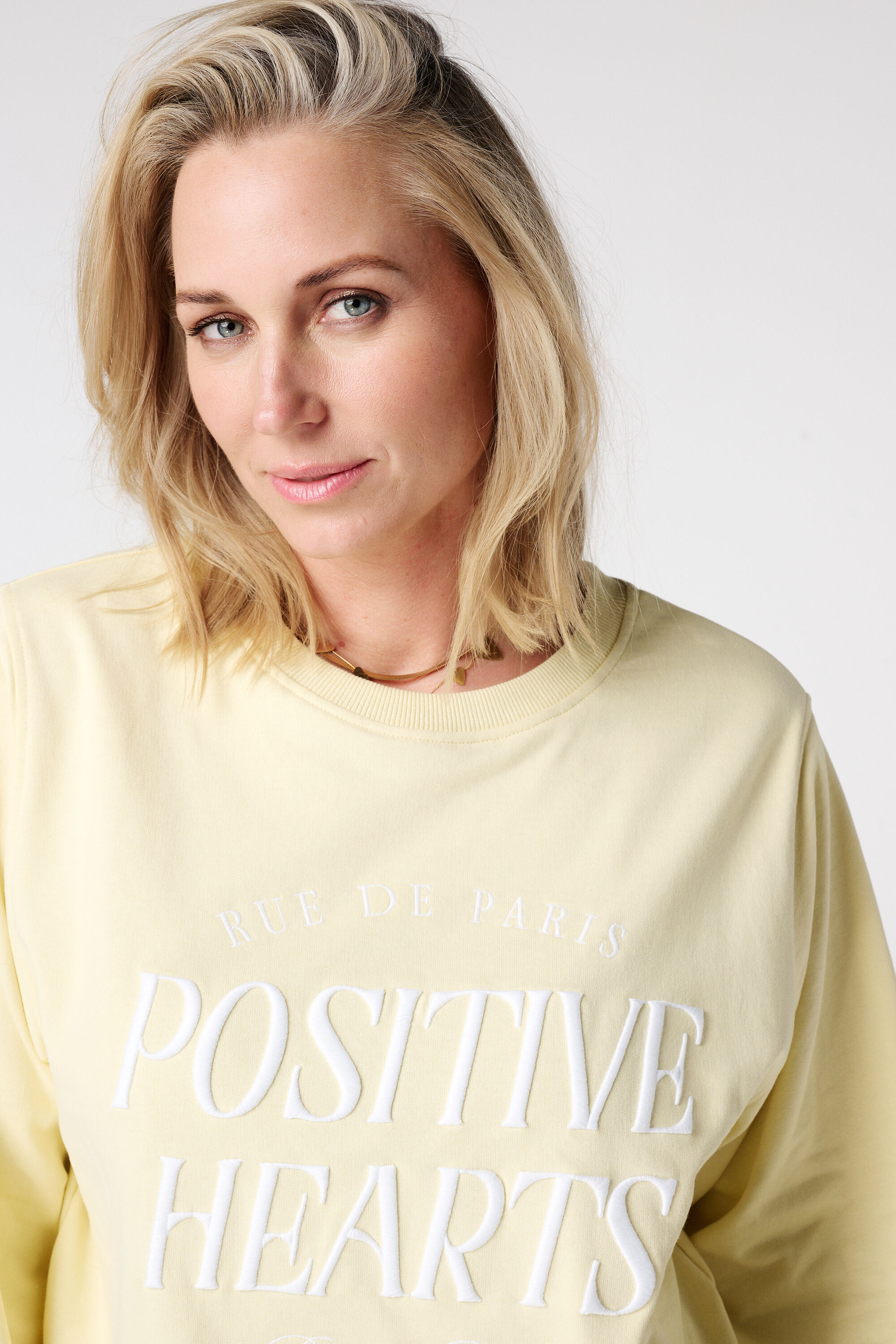 Sweater met geborduurde tekst image number 4