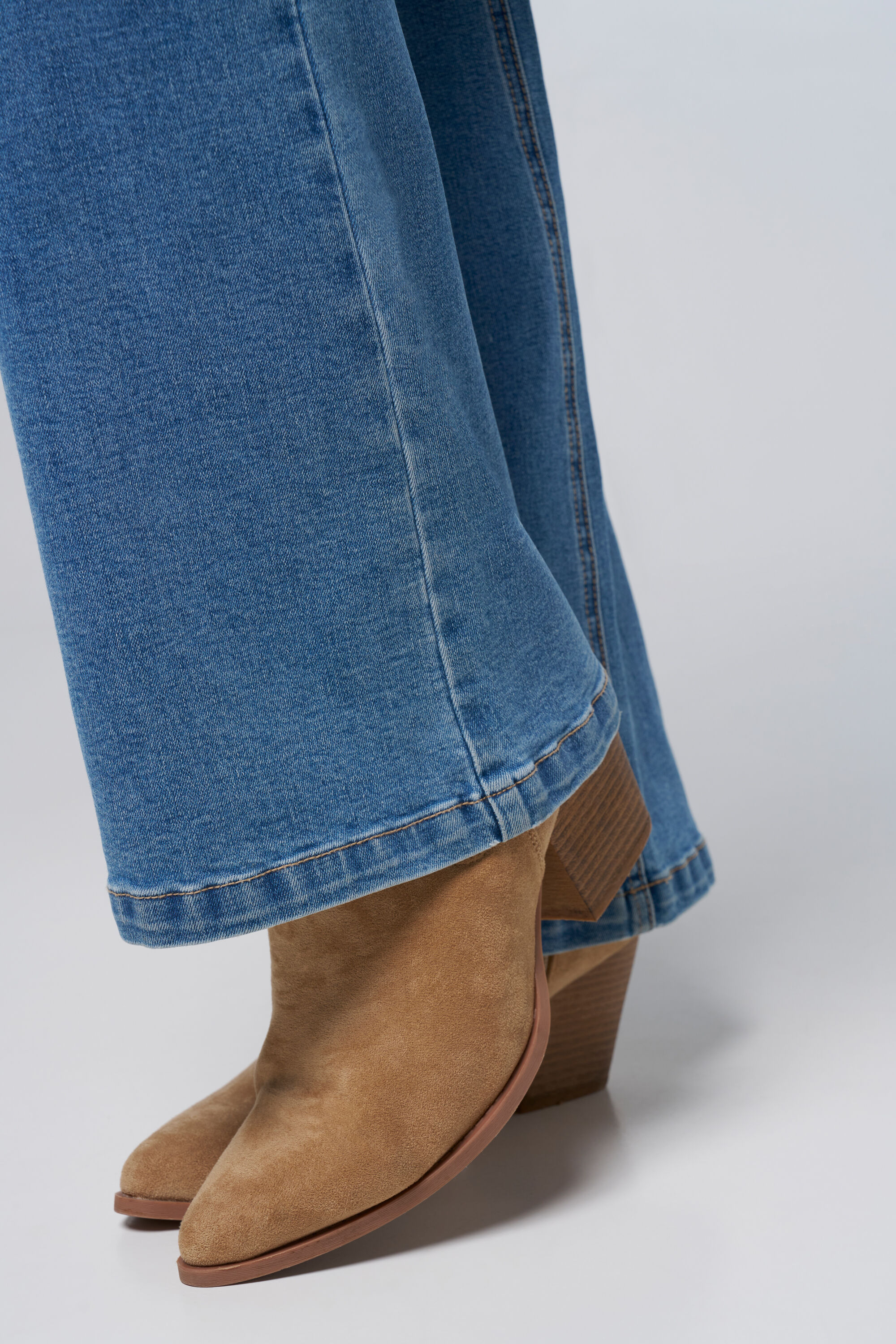 Flared leg jeans JASMIN image number 4