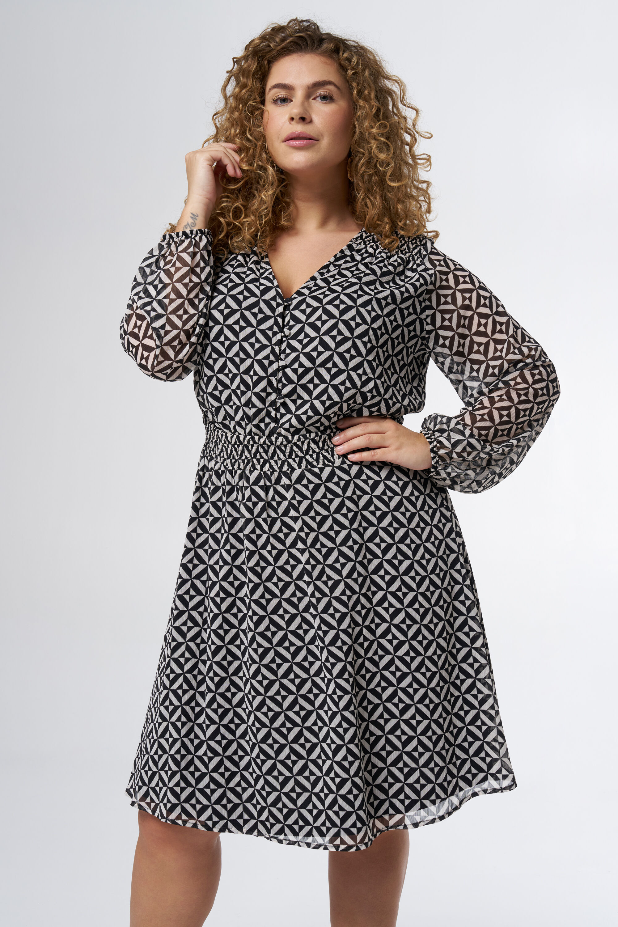 Jurk met grafische print image number 6