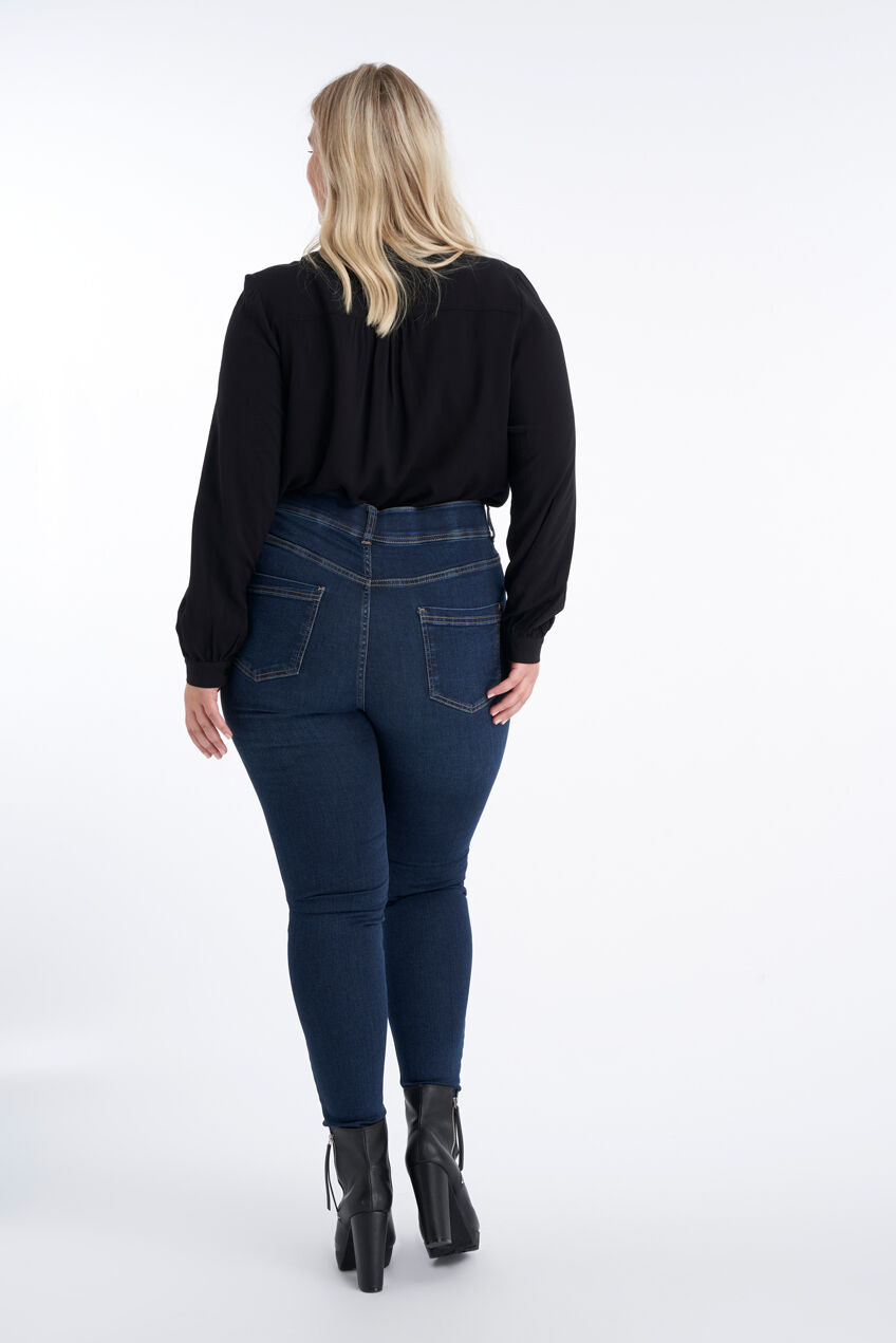 Shaping Skinny Jeans SCULPTS image number 5