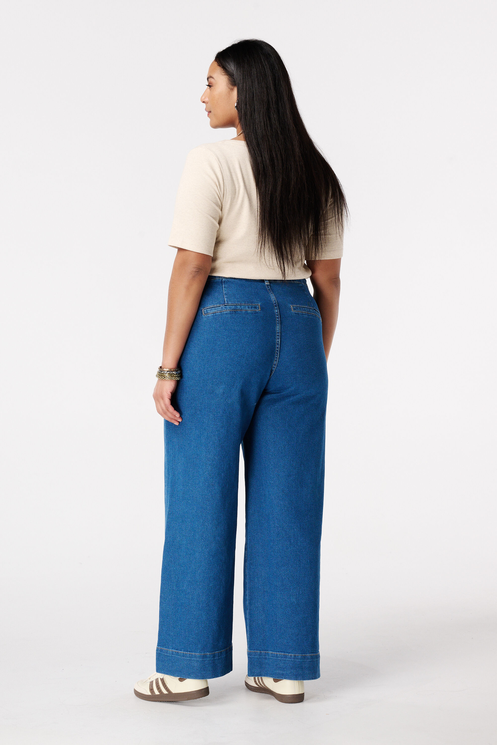 Wide leg jeans met sierknopen image number 3