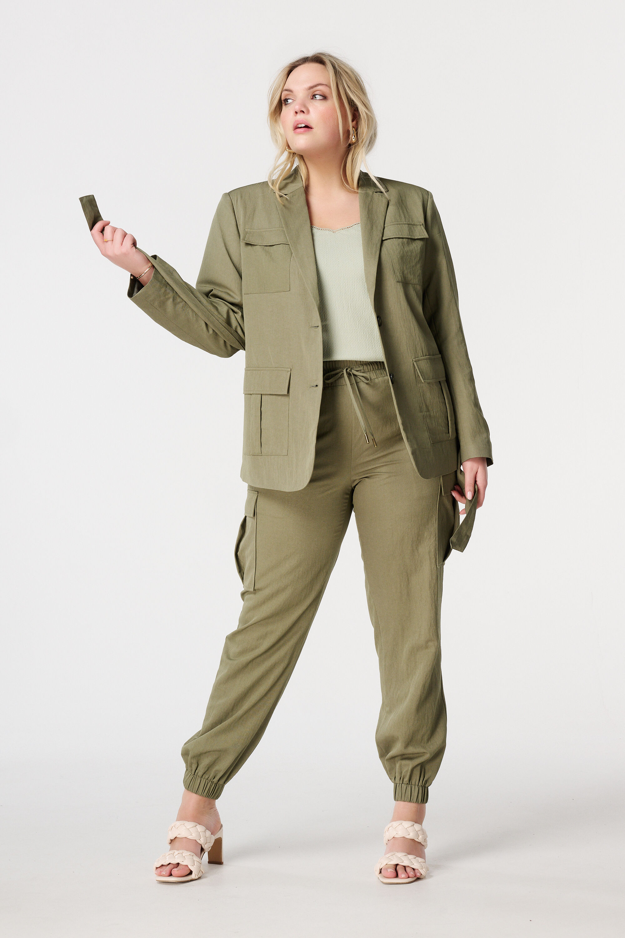 Blazer met zakken en ceintuur image number 5