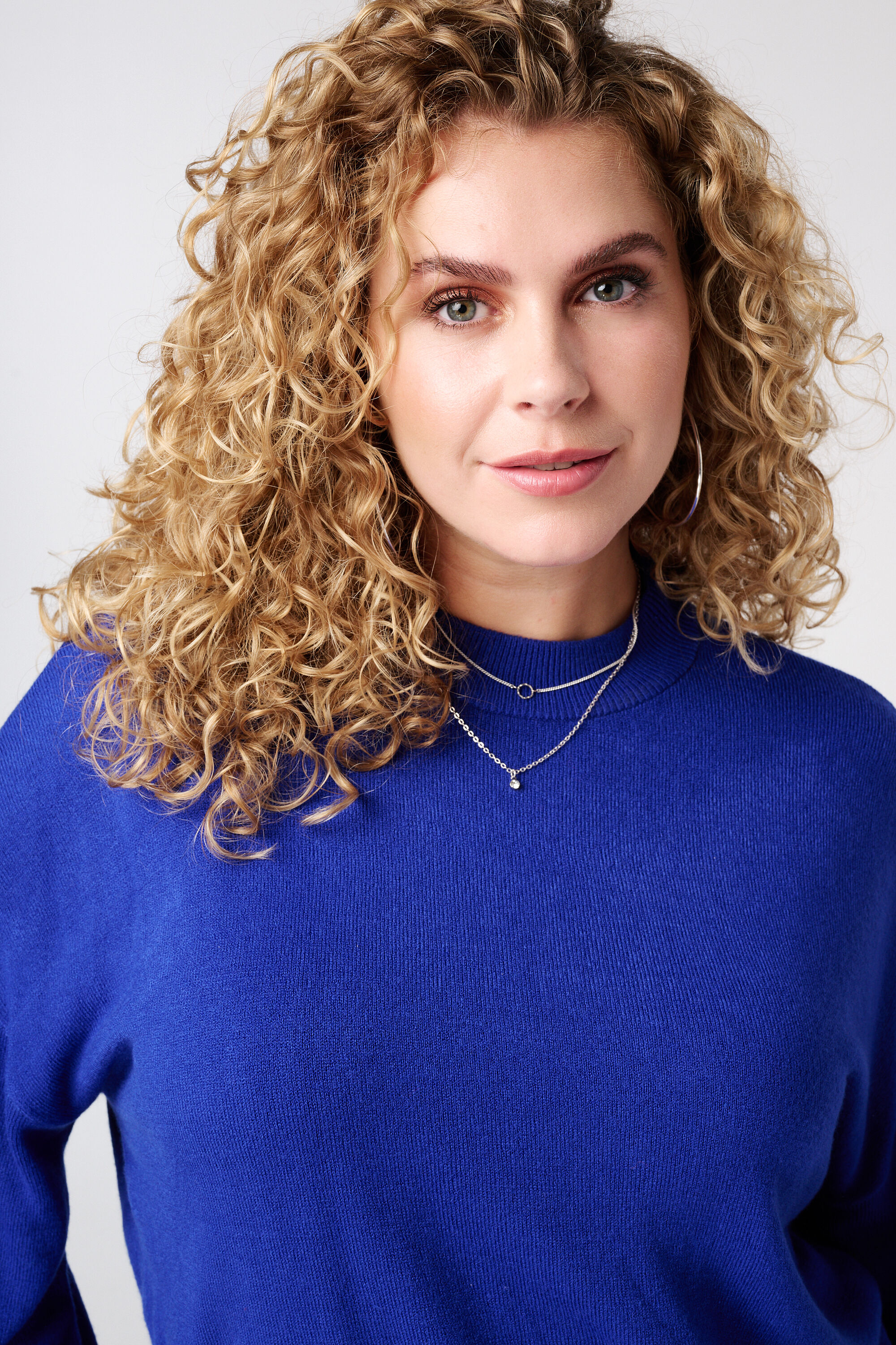 Fijn gebreide trui met ballonmouwen image number 4