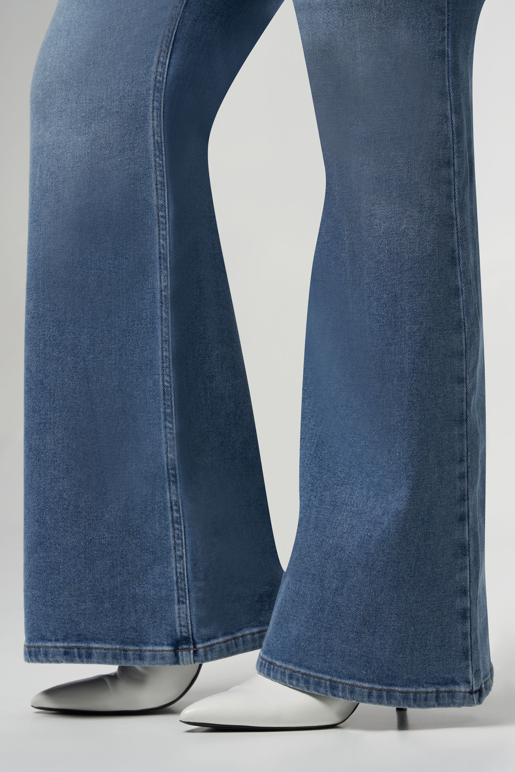 Flared jeans met hoge taille image number 4