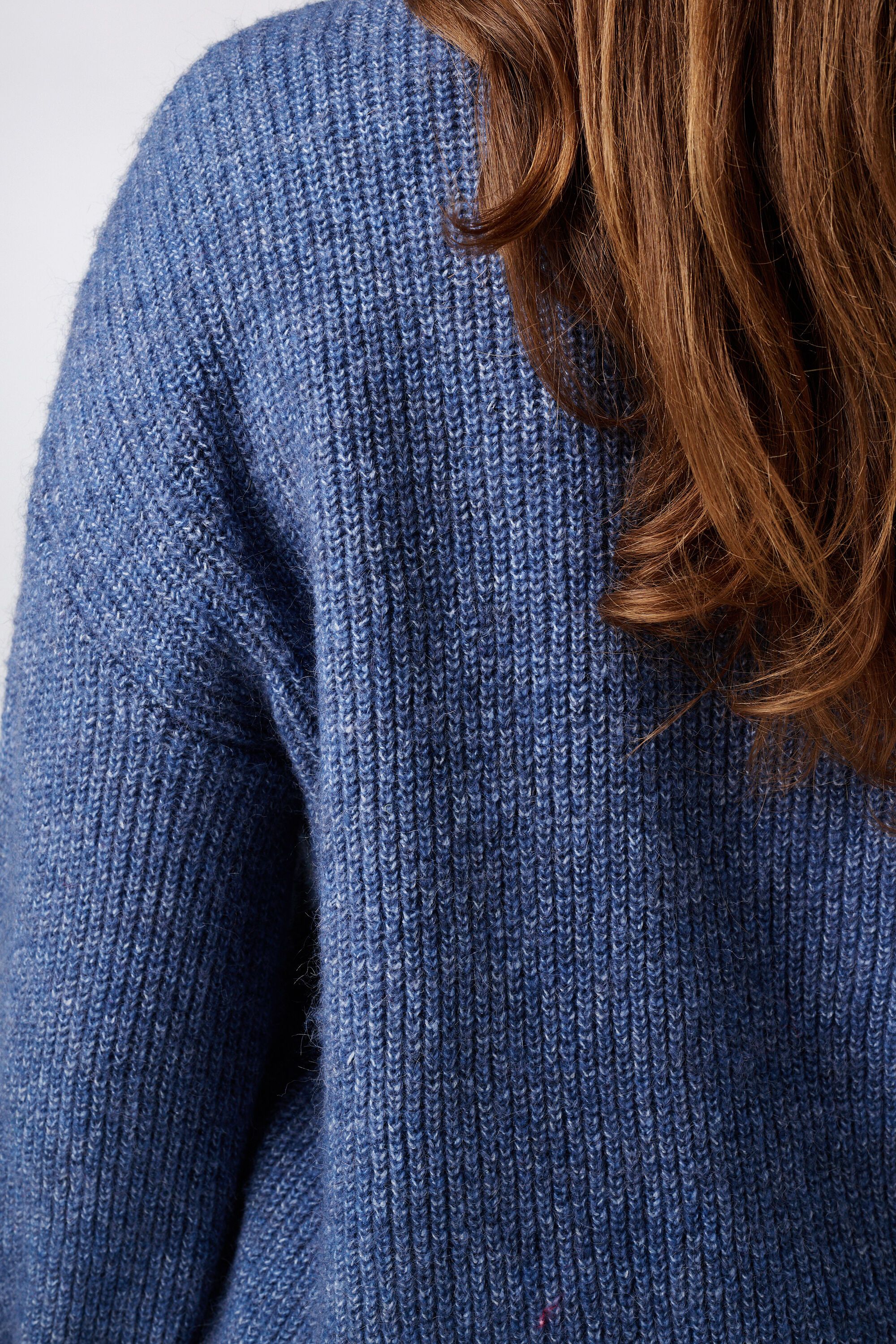 Fijn gebreide trui met ballonmouwen image number 6