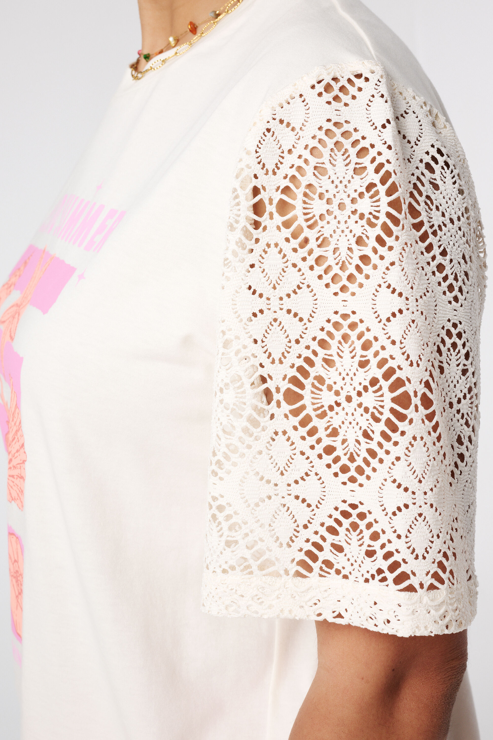 T-shirt met broderie mouwen image number 6