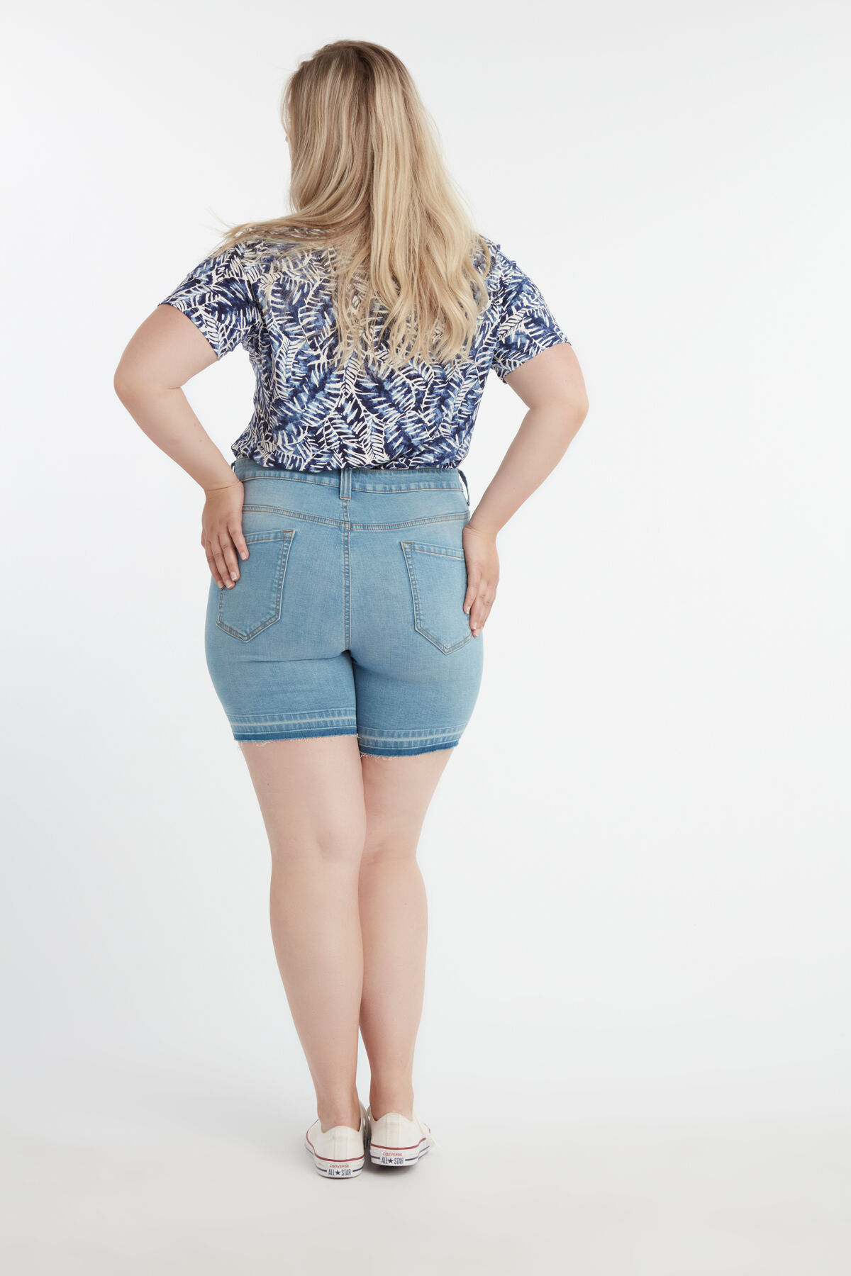 Denim short met rafelrandje image number 4