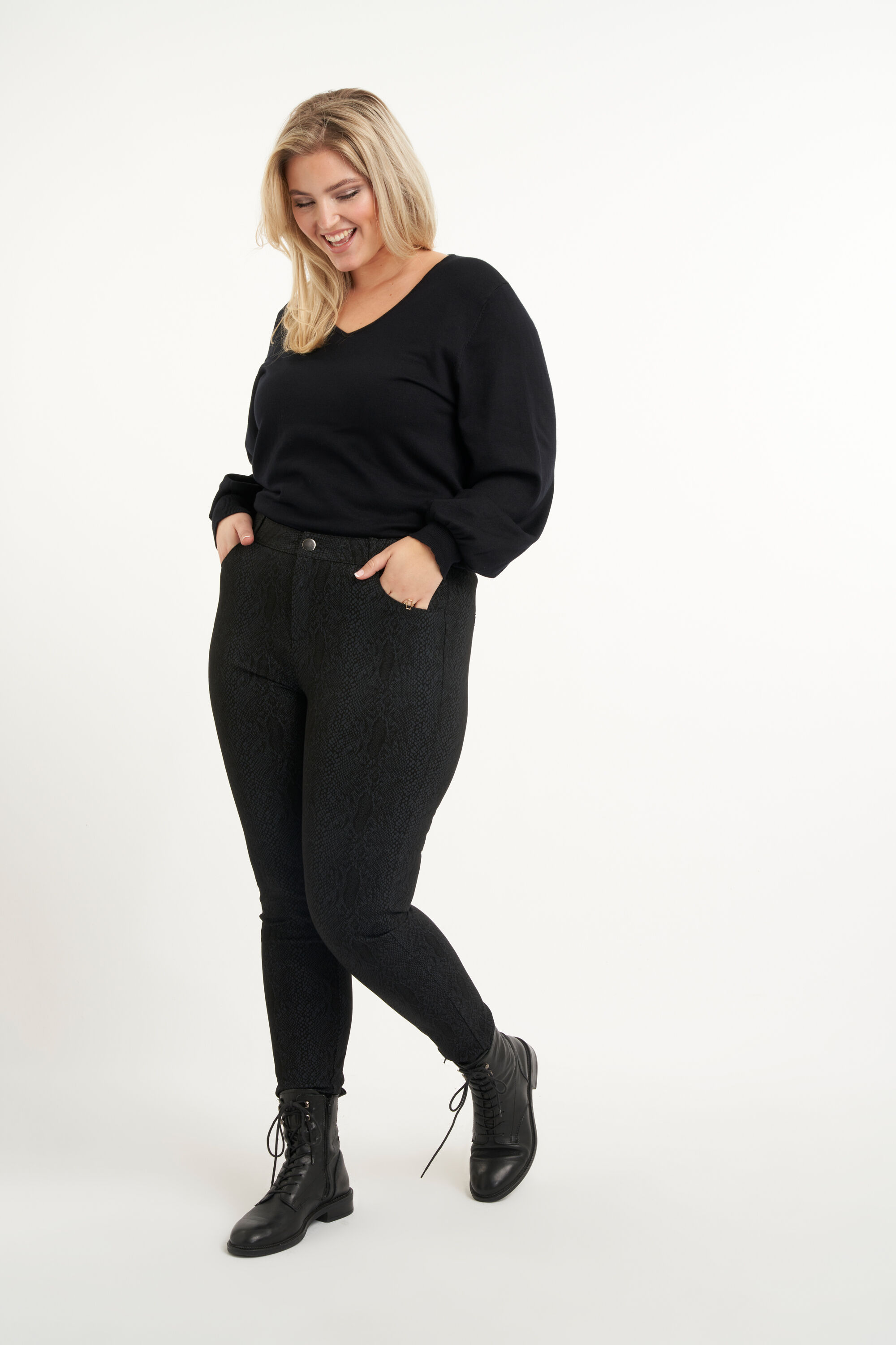 Broek met slangenprint image number 6