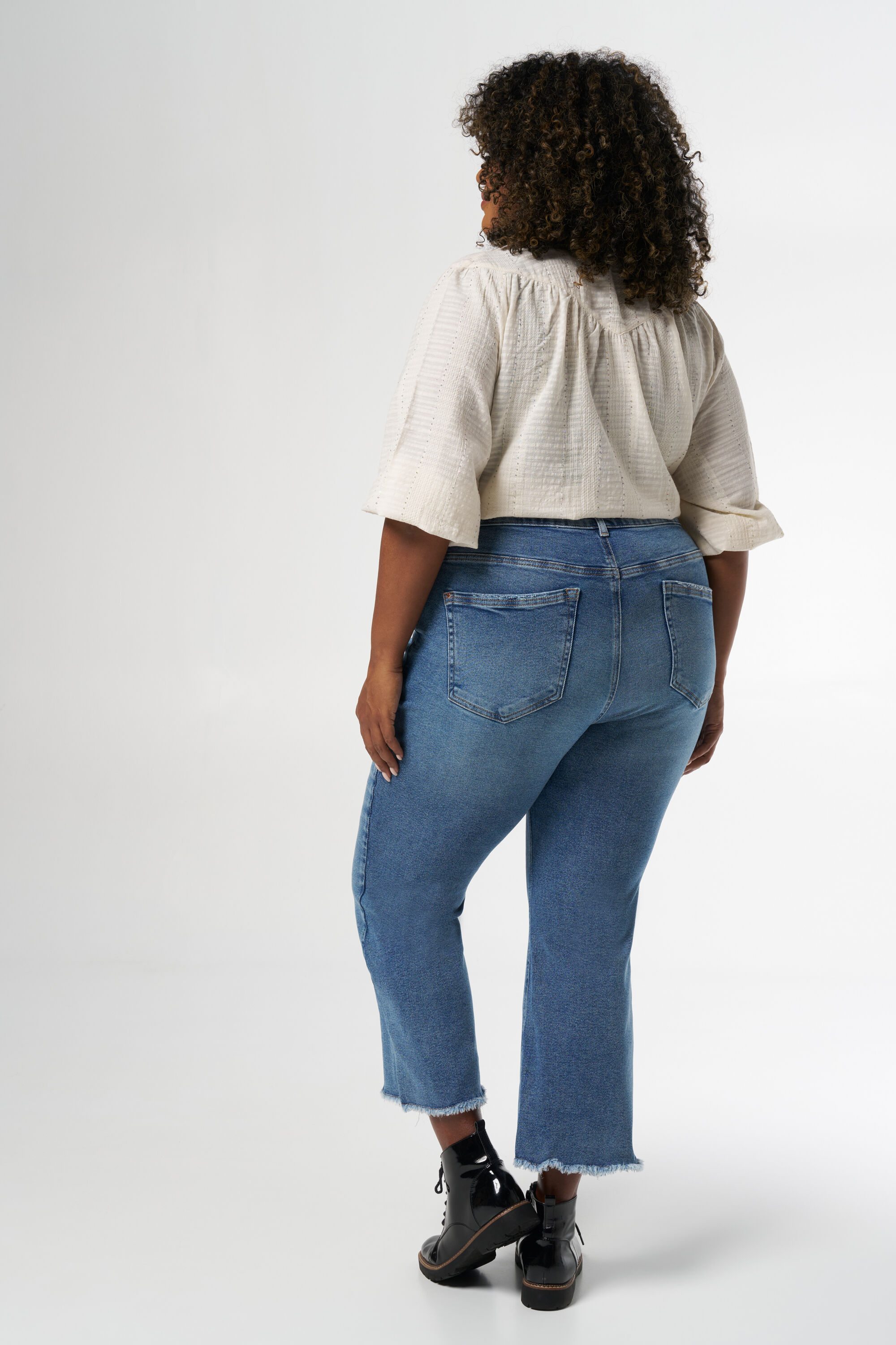 Cropped jeans image number 3