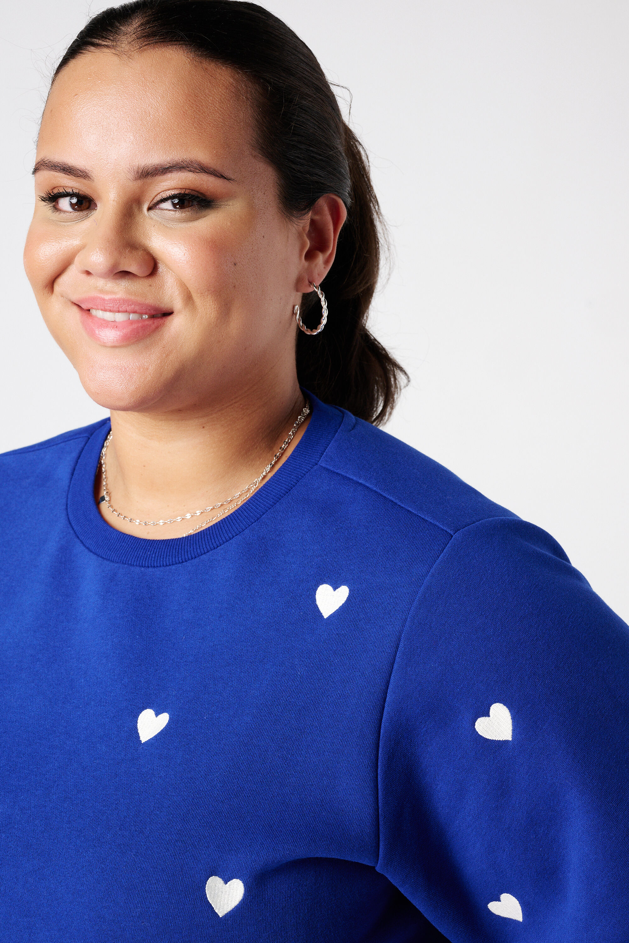 Sweater met geborduurde hartjes en ballonmouwen image number 4