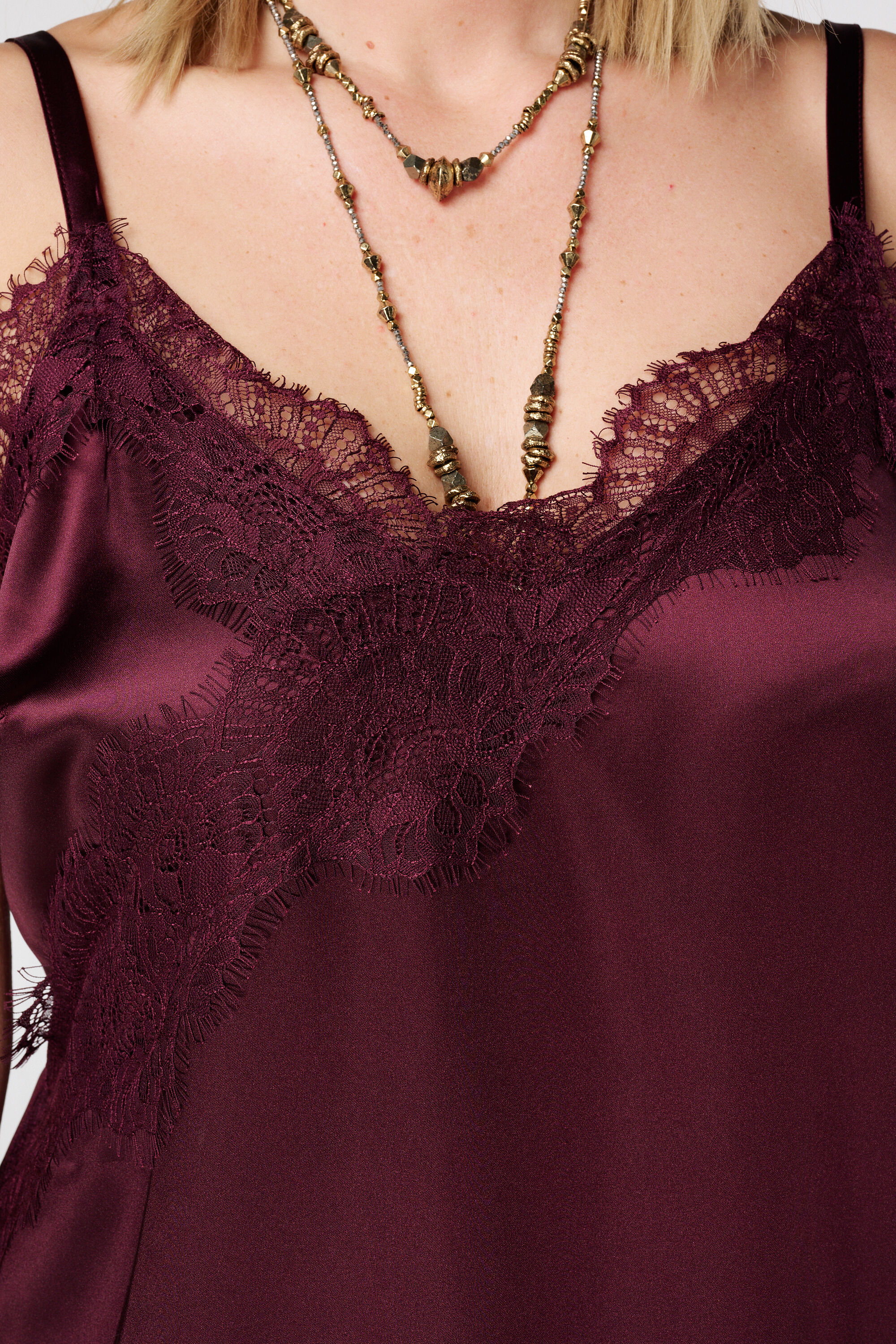 A-symmetrische top met kant image number 6