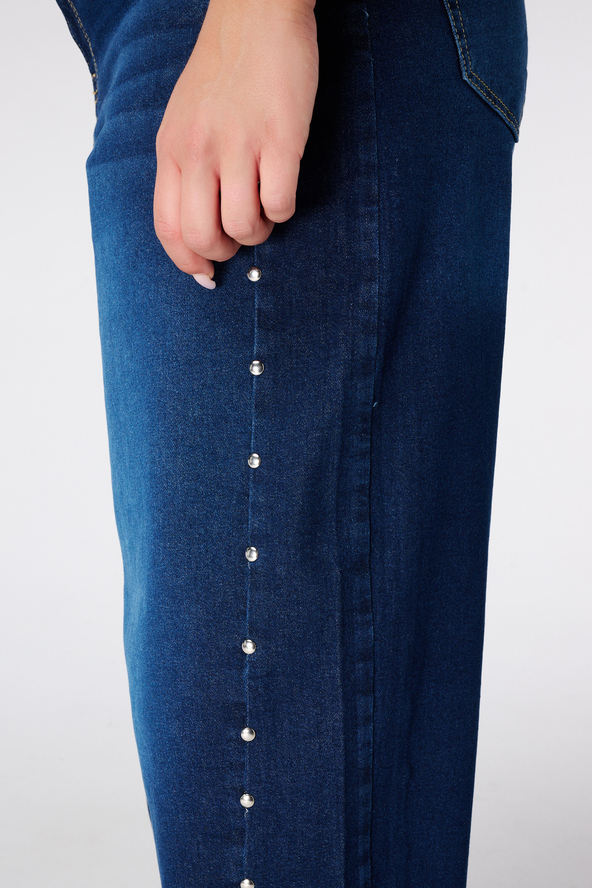 Barrel jeans met studs image number 2