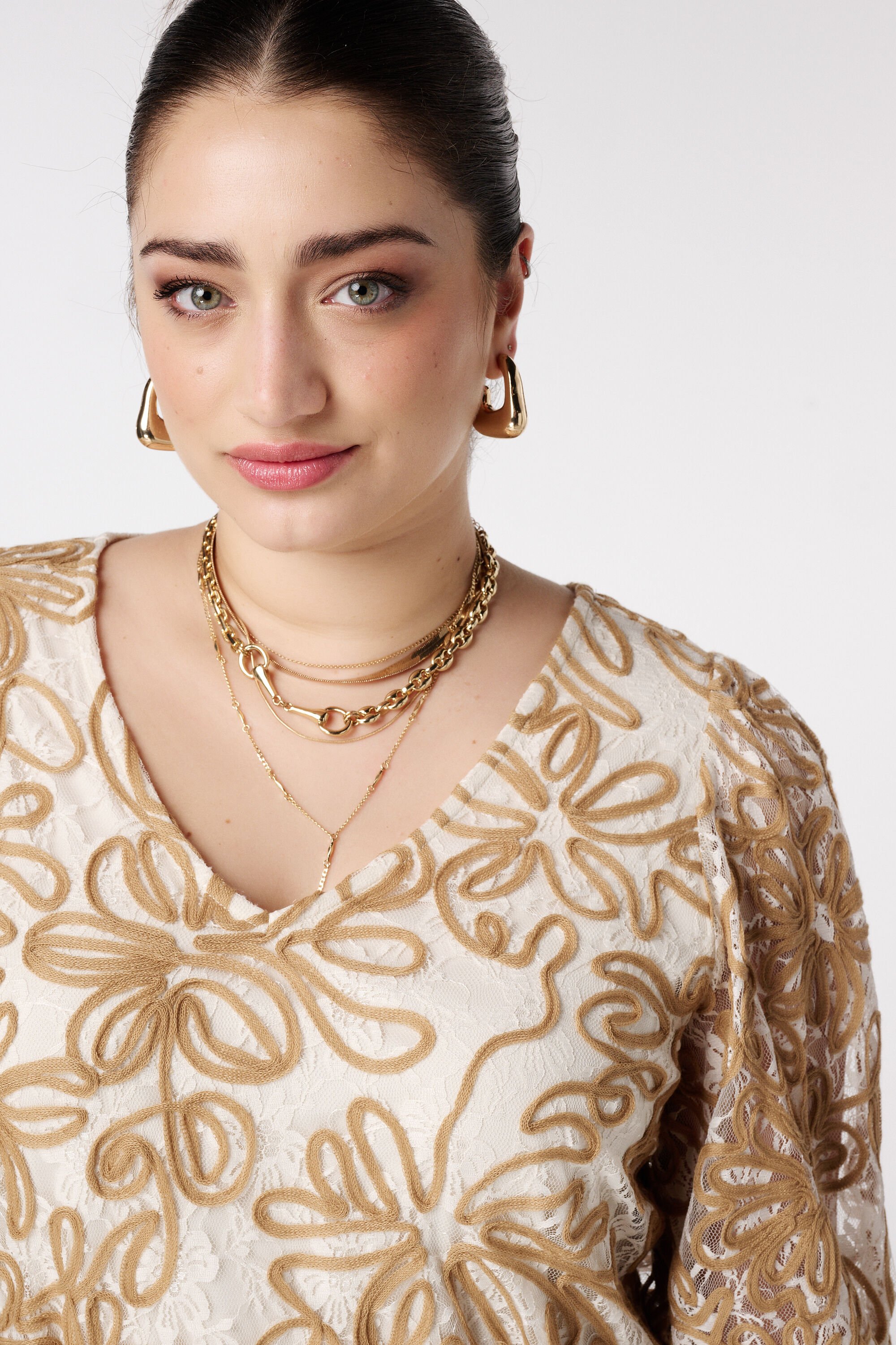 Top met embroidery  image number 4