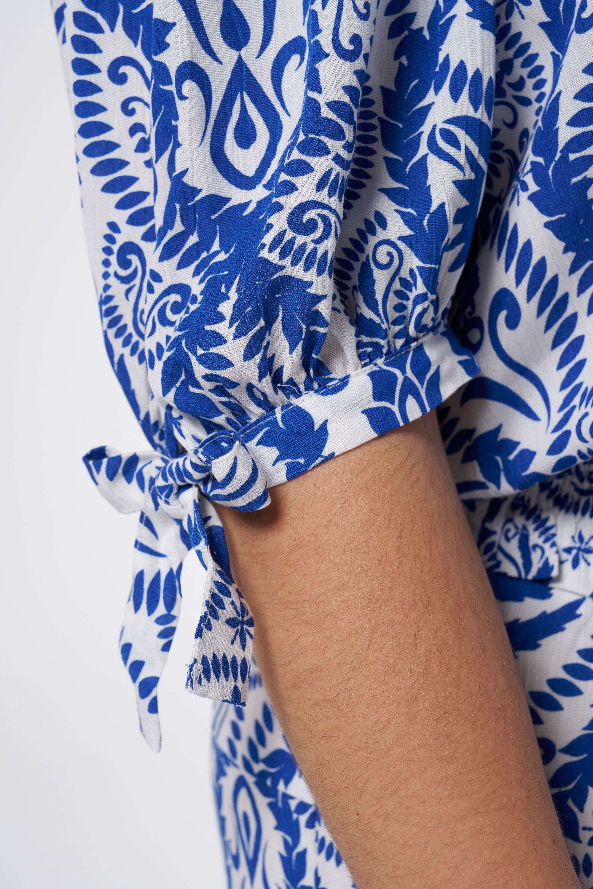 Off-shoulder blouse image number 4