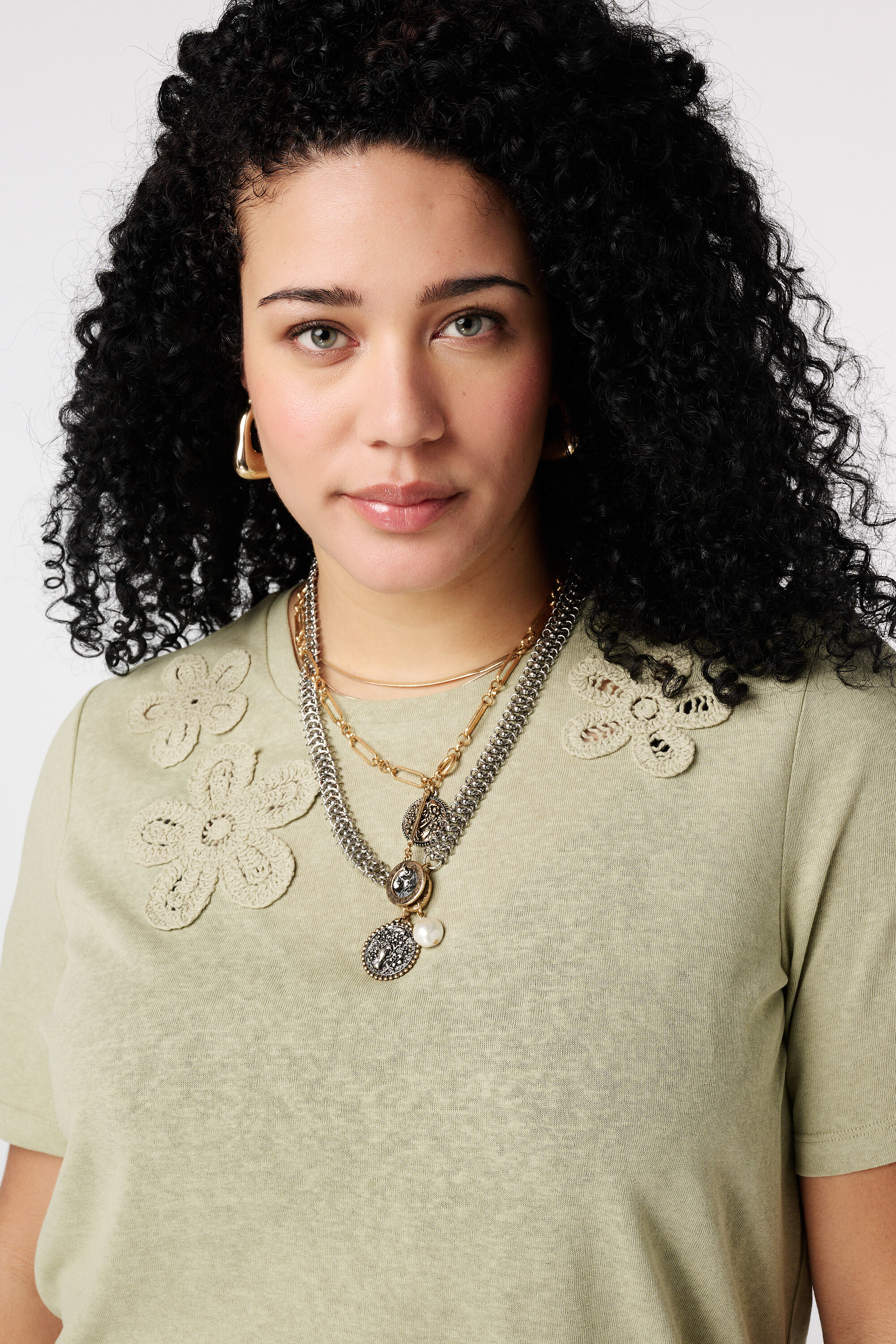 T-shirt met 3D bloemen image number 4