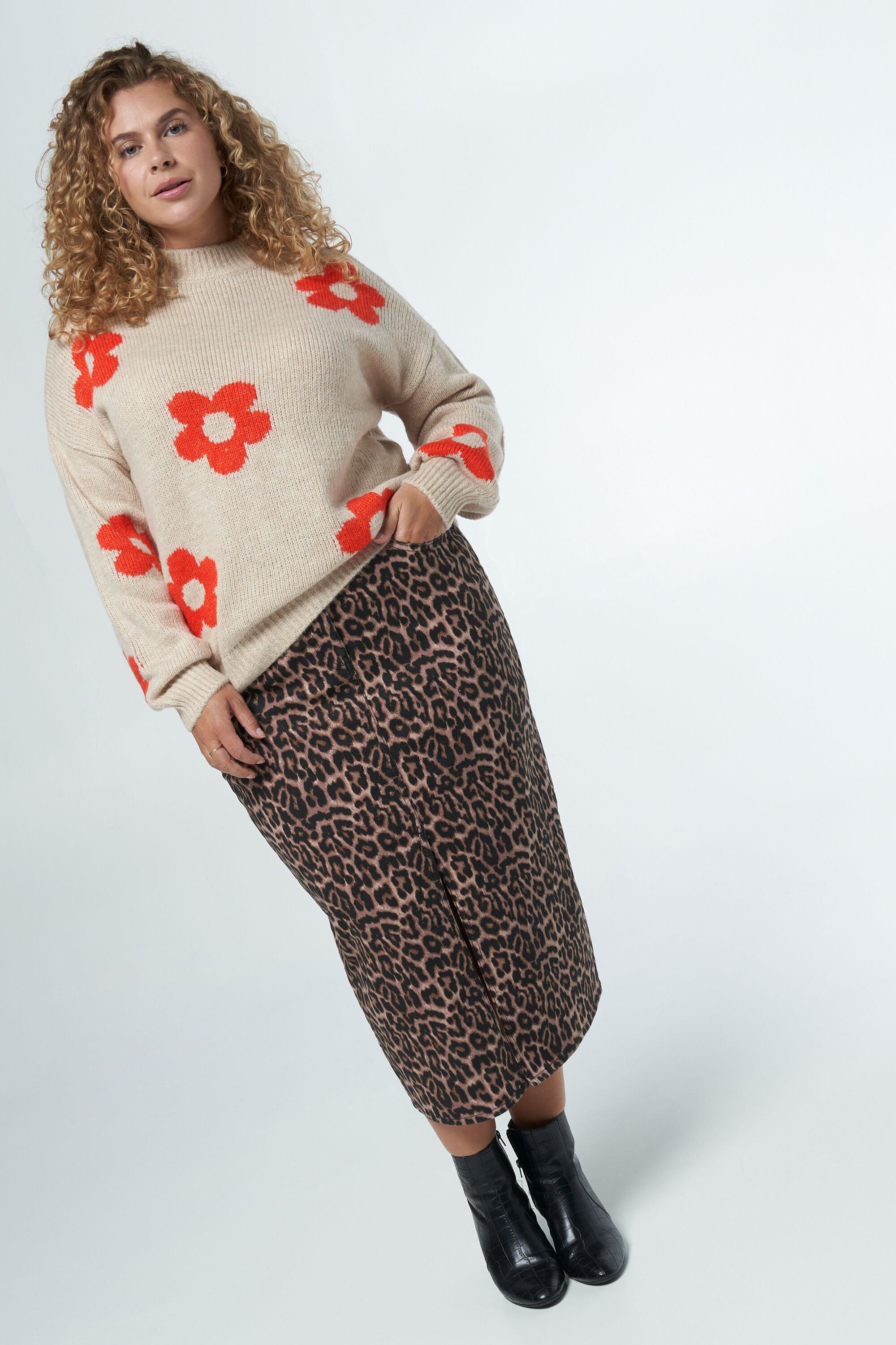 Gebreide trui met bloemen image number 5